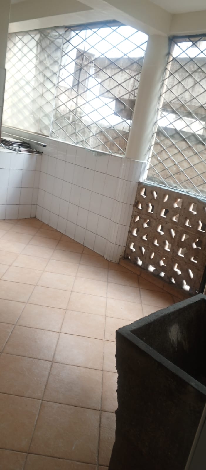renting--Apartment_Address-Kilimani_Estate__Nairobi__Kenya_price-90000_Beds-3_Baths-3-66-5