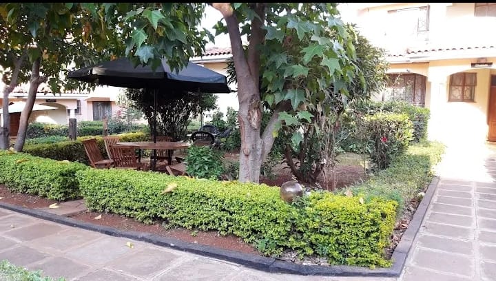 renting--Contemporary_house_Address-Karen__Nairobi__Kenya_price-1200000_Beds-34_Baths-30-167-3