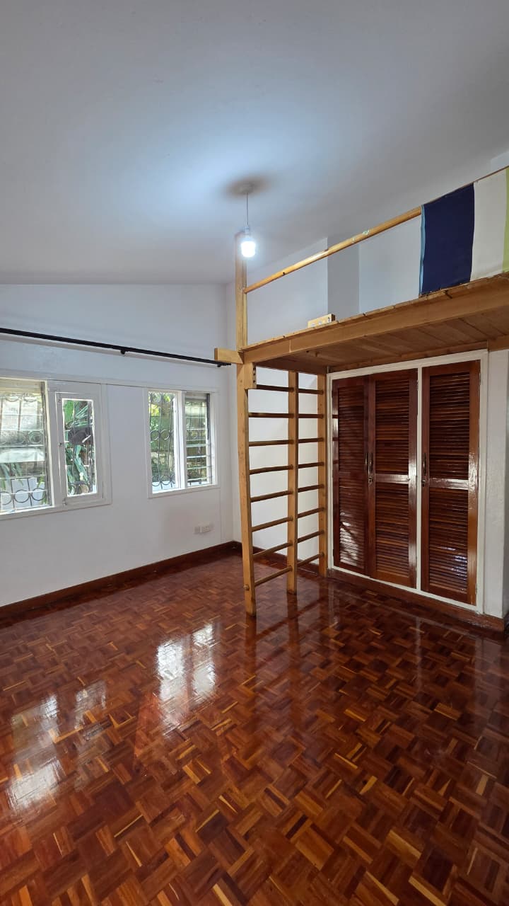 renting--Townhouse_Address-Kitisuru_Estate__Nairobi__Kenya_price-390000_Beds-4_Baths-2-149-9