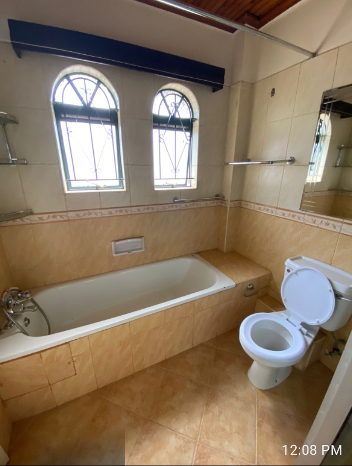 renting--Townhouse_Address-Westlands__Nairobi__Kenya_price-200000_Beds-4_Baths-3-81-5