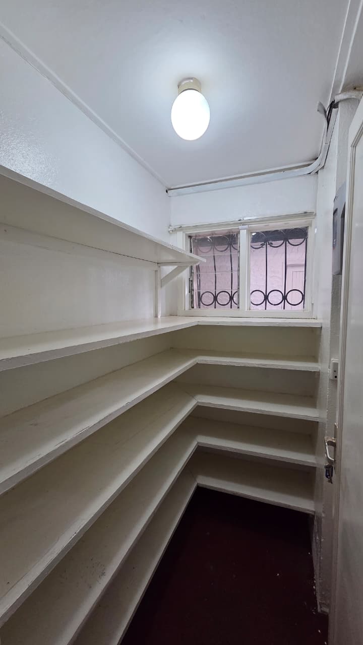 renting--Townhouse_Address-Kitisuru_Estate__Nairobi__Kenya_price-390000_Beds-4_Baths-2-149-4