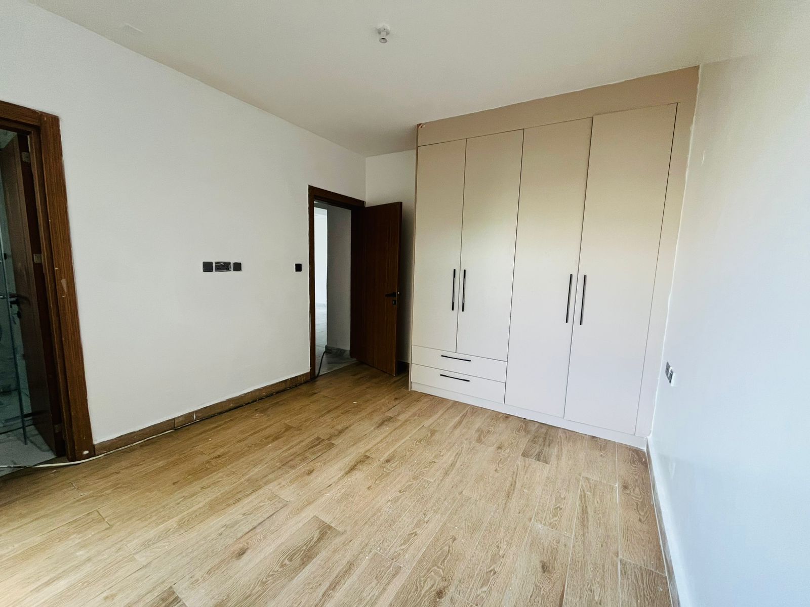 renting--Duplex_Address-General_Mathenge_Drive__Nairobi__Kenya_price-160000_Beds-5_Baths-5-163-6
