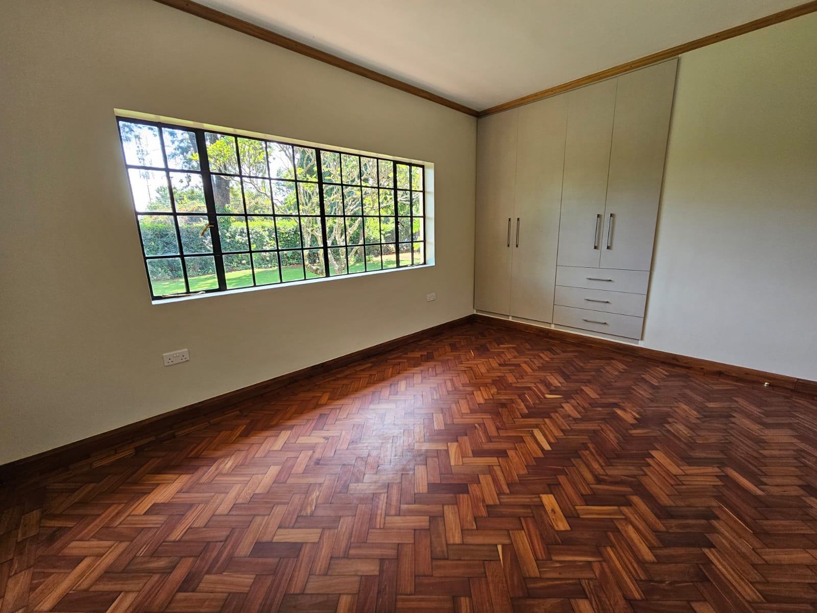 renting--Bungalow_Address-Lavington__Nairobi__Kenya_price-520000_Beds-4_Baths-3-165-5