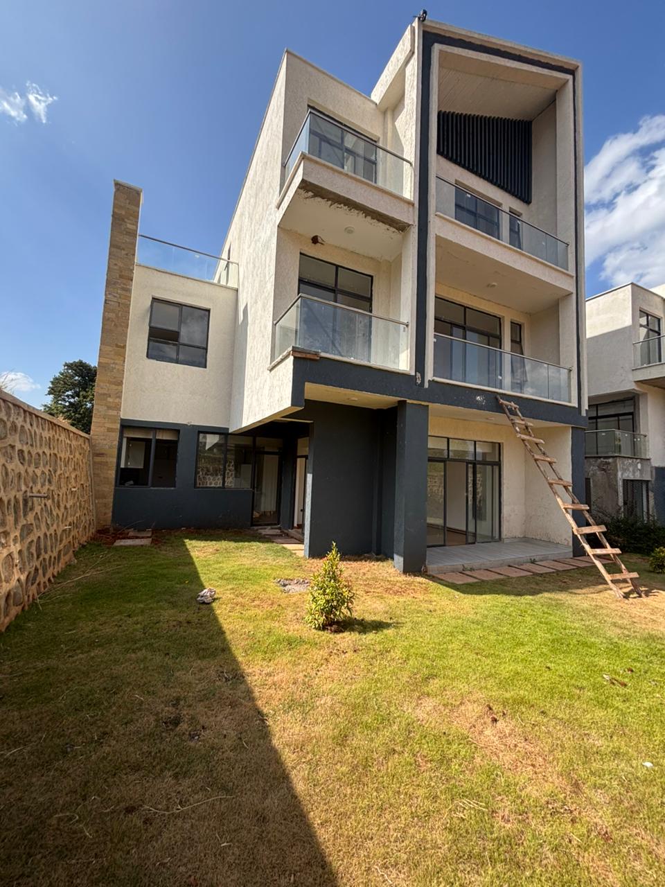 house-on-sale-Secure_gated_community_4_Bedrooms_Townhouse_offering_lifestyle_amenities_comfort_convenience_accessibility-Townhouse_Address-Kiambu_Rd__Kiambu__Kenya_price-30000000_Beds-4_Baths-1111_73-13