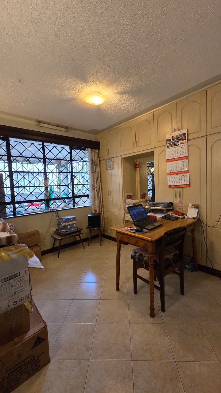 house-on-sale-Spacious_4_Bedroom_Apartment_For_Sale_In_Parklands-Apartment_Address-Parklands__Nairobi__Kenya_price-21950000_Beds-4_Baths-2121_76-10