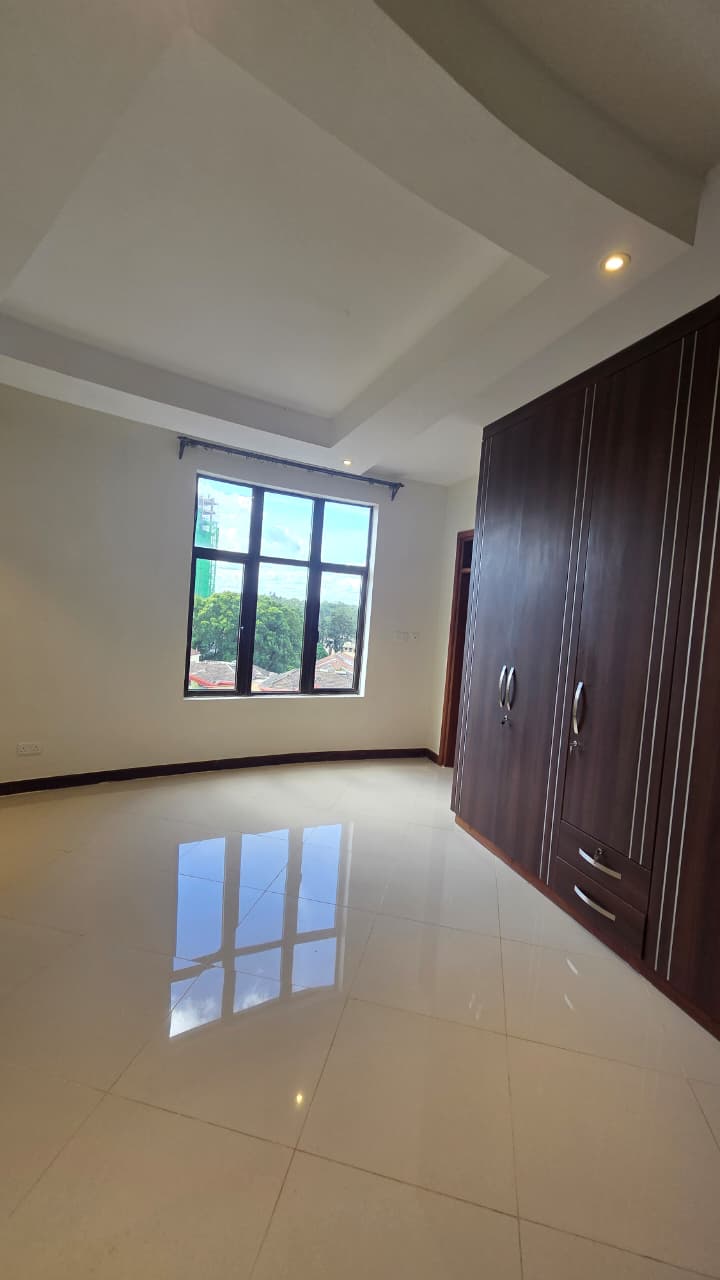 renting--Apartment_Address-General_Mathenge_Drive__Nairobi__Kenya_price-220000_Beds-4_Baths-4-130-7