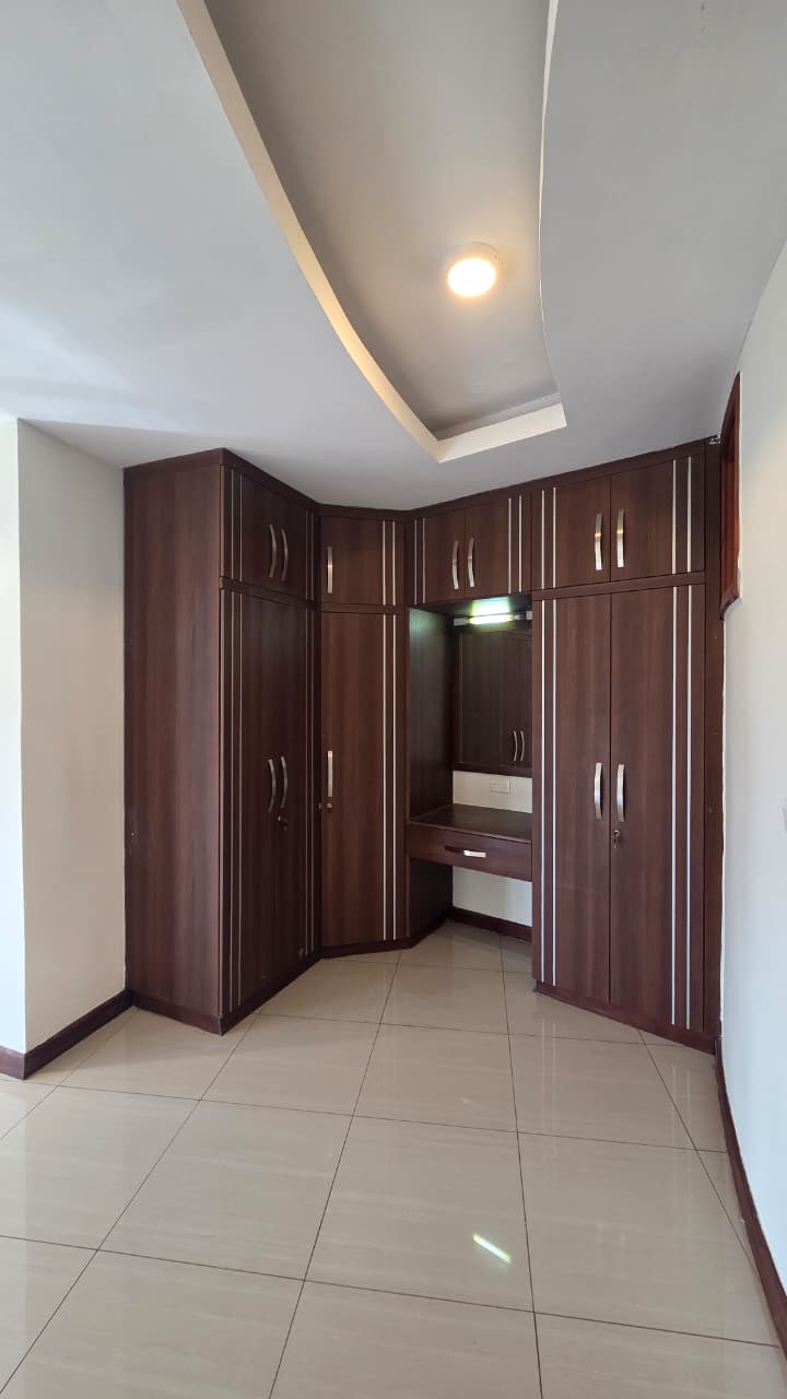renting--Apartment_Address-General_Mathenge_Drive__Nairobi__Kenya_price-220000_Beds-4_Baths-4-130-9