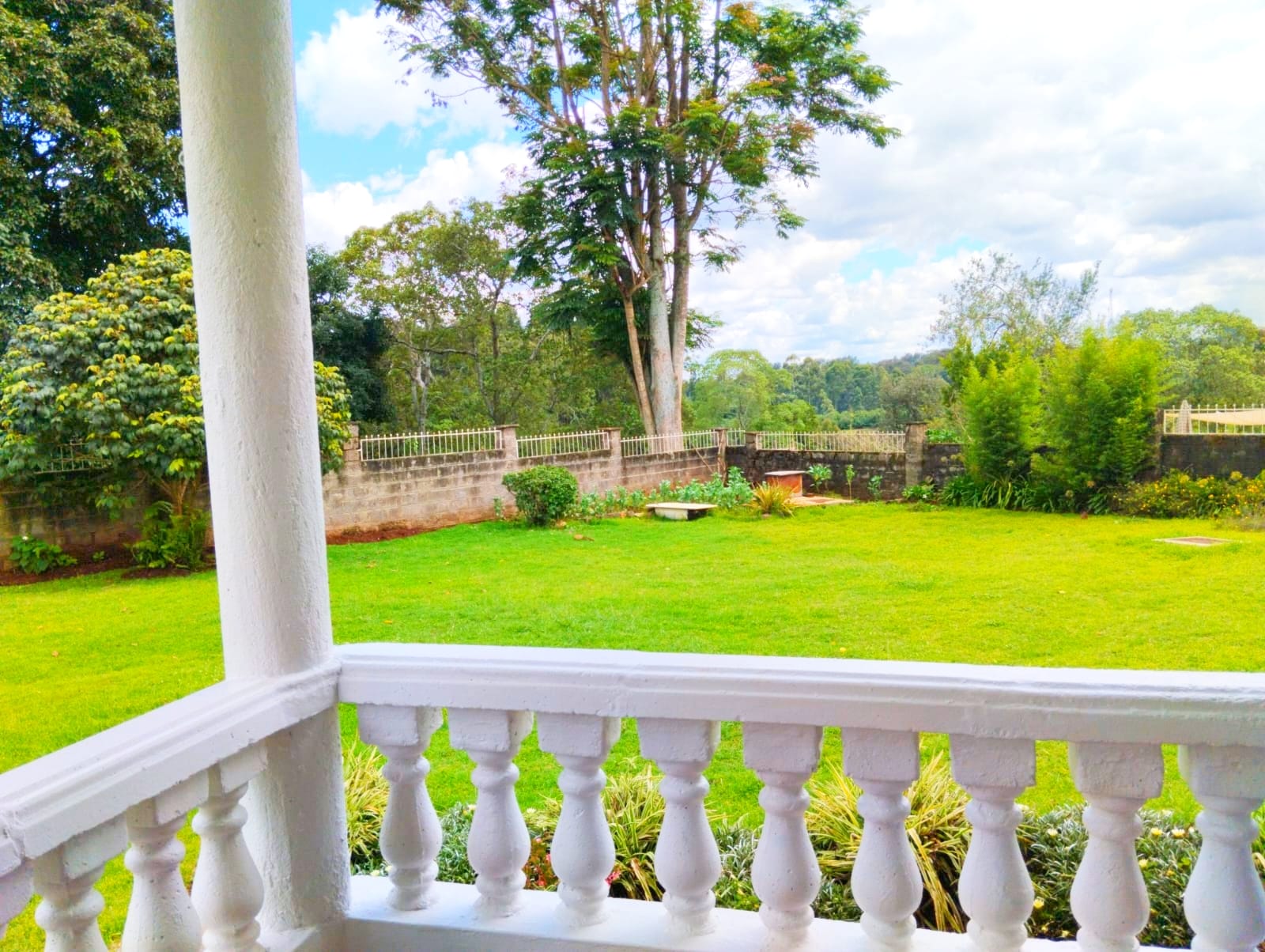 renting--Bungalow_Address-Red_Hill_Dr__Nairobi__Kenya_price-200000_Beds-4_Baths-3-131-9