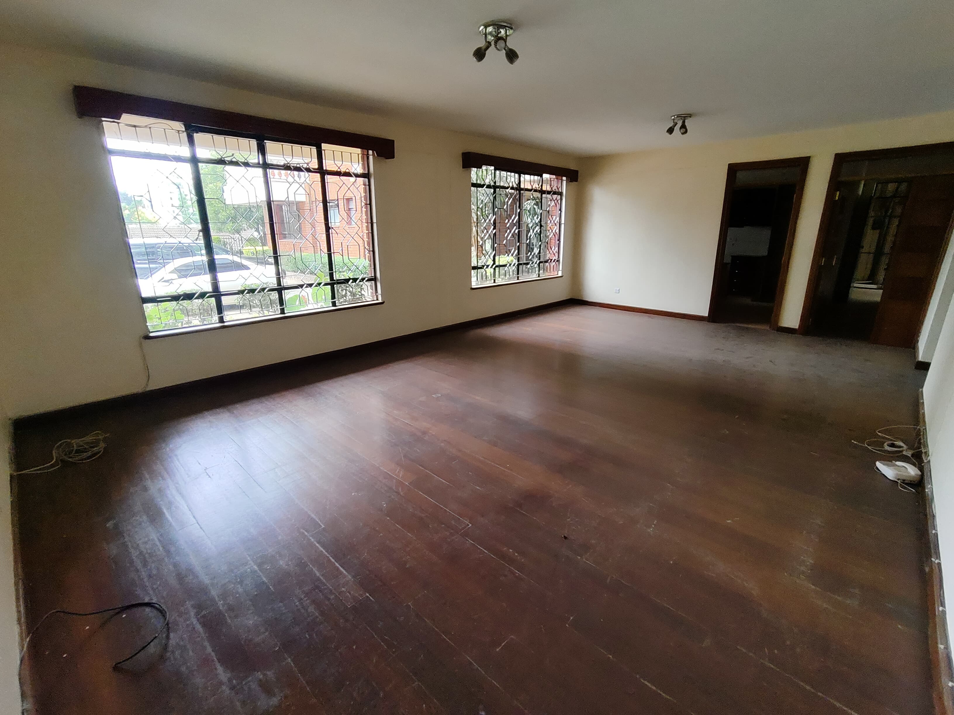 house-on-sale-2_bedroom_apartment_for_sale_Riverside_Drive_Kes_15M-Apartment_Address-Riverside_Dr__Nairobi__Kenya_price-15000000_Beds-2_Baths-1110_39-5