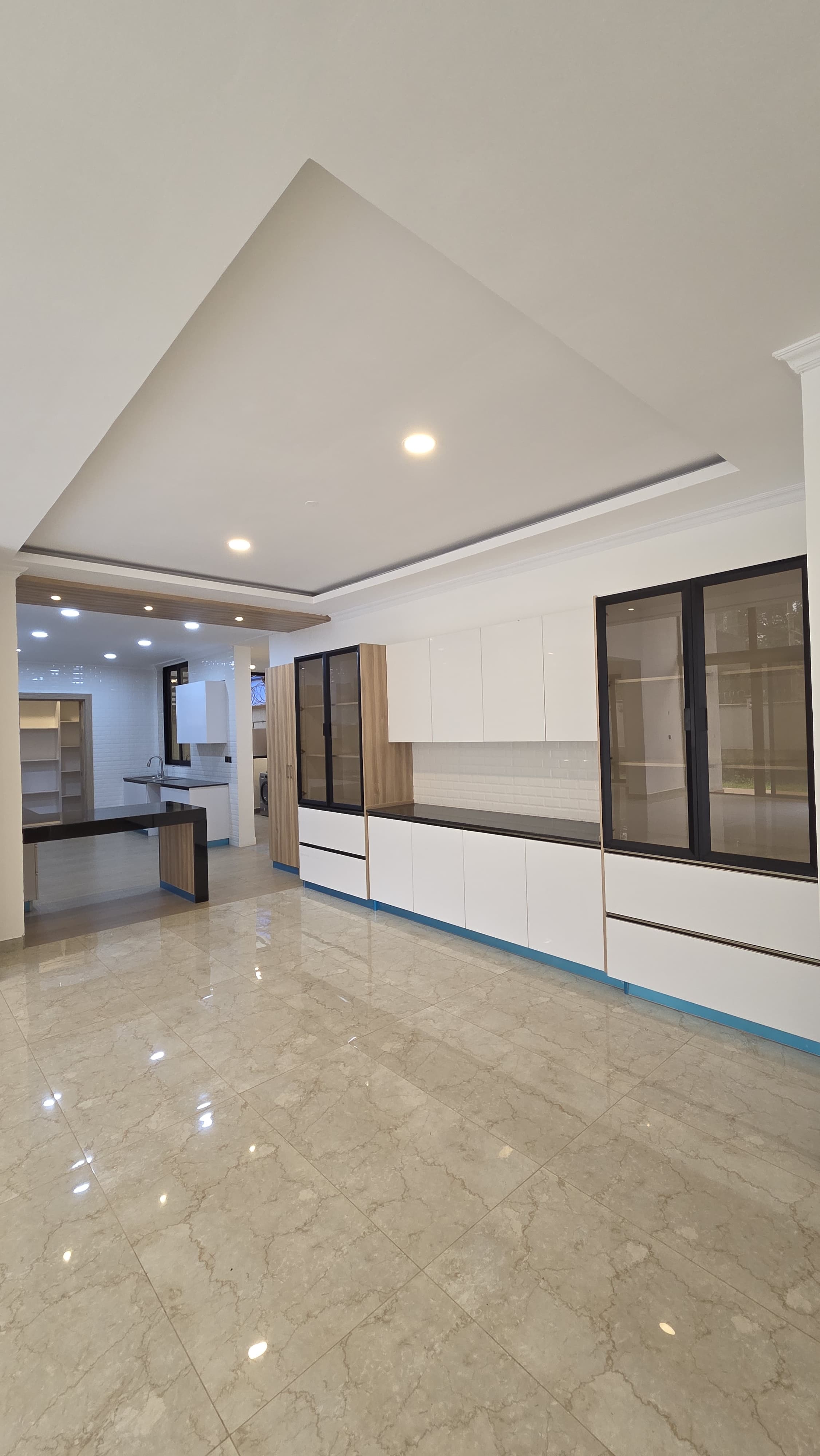 house-on-sale-Luxury_8_Bedroom_Duplex_Villa_For_Sale_In_Spring_Valley-Duplex_Address-Shanzu_Rd__Nairobi__Kenya_price-120000000_Beds-8_Baths-2222_75-4