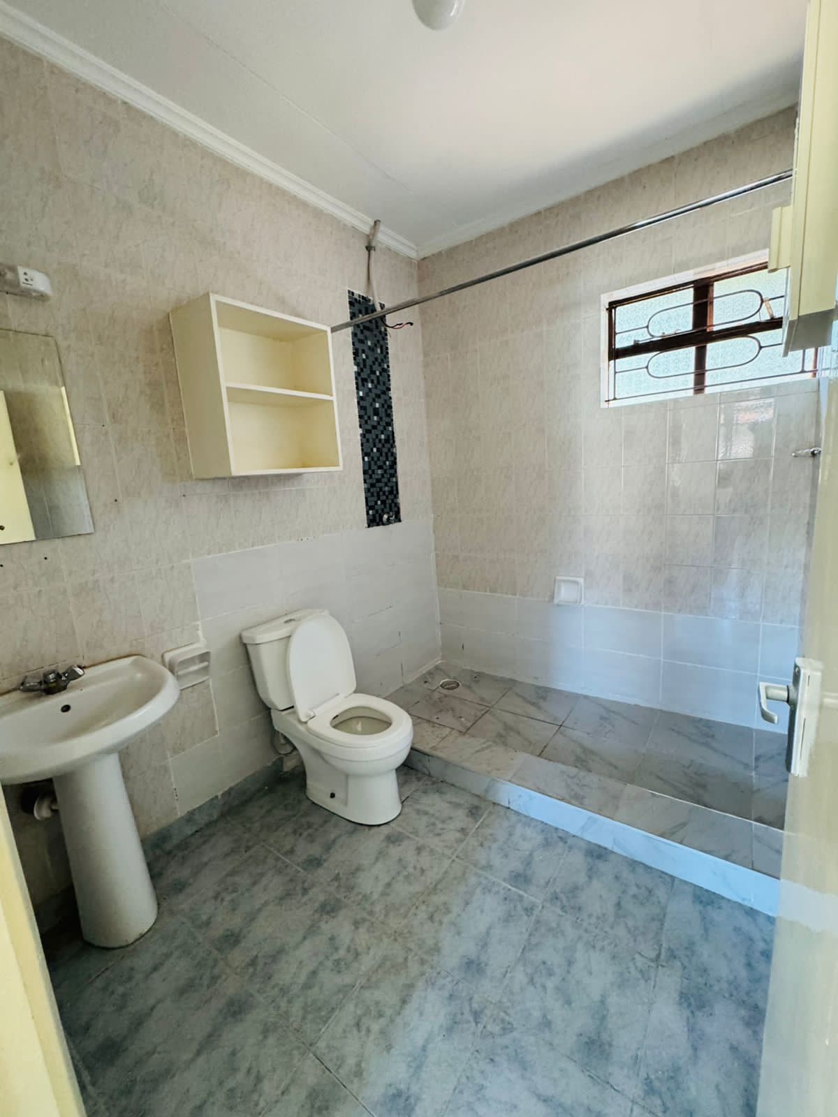 renting--Townhouse_Address-Rhapta_Road__Nairobi__Kenya_price-170000_Beds-4_Baths-4-109-14