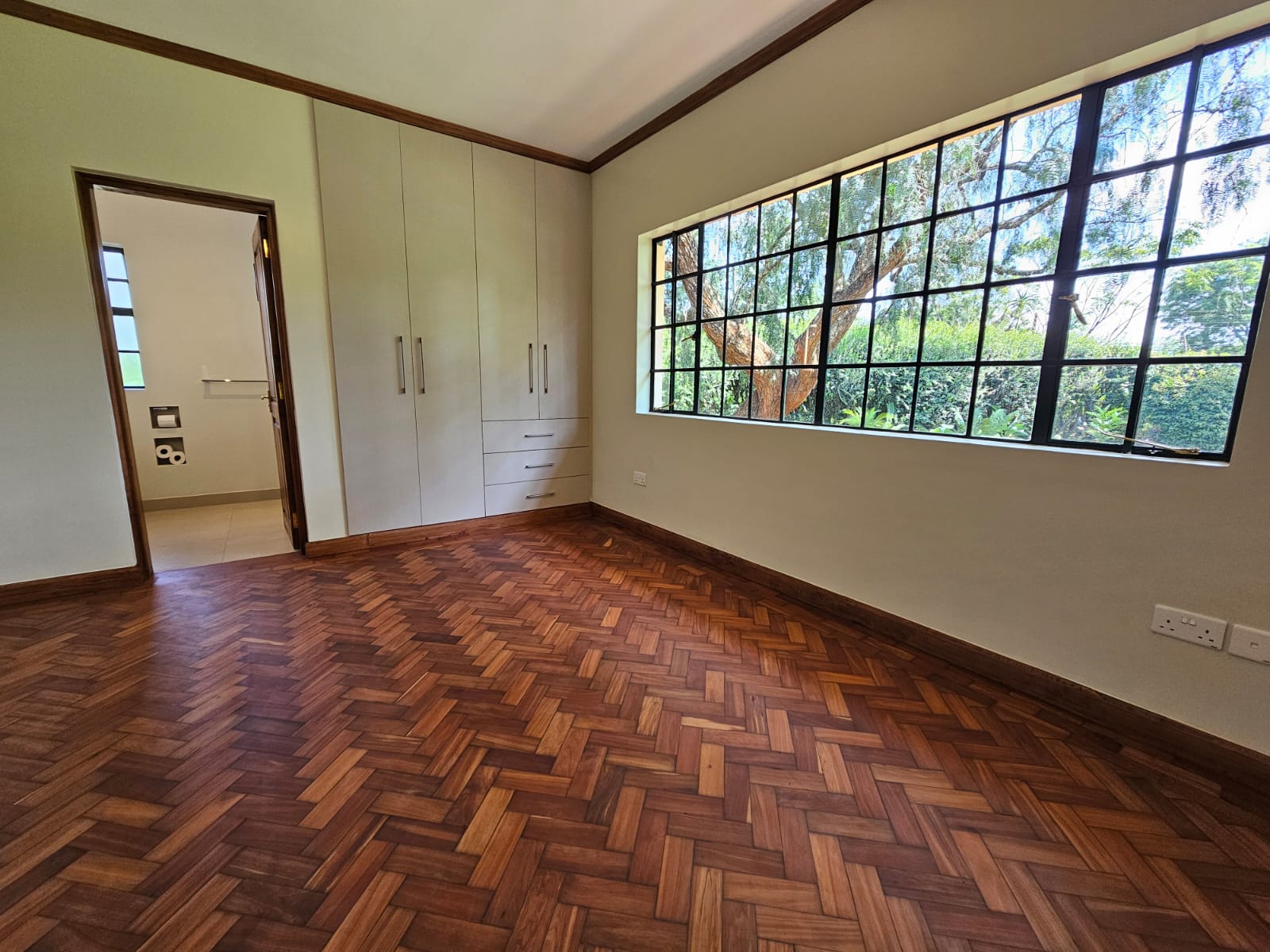 renting--Bungalow_Address-Lavington__Nairobi__Kenya_price-520000_Beds-4_Baths-3-165-7
