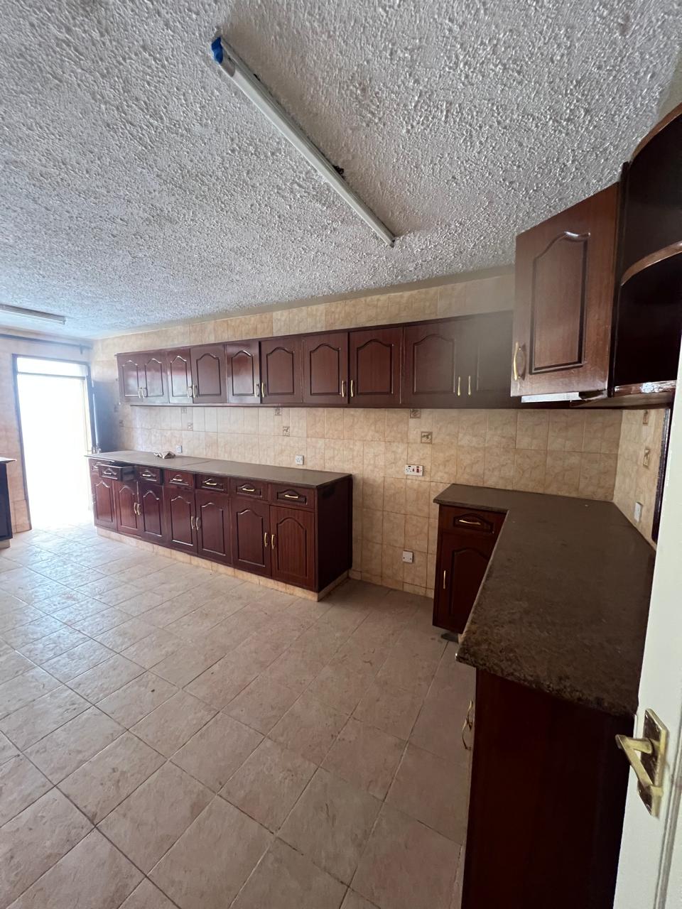 renting--Townhouse_Address-Kileleshwa_Estate__Nairobi__Kenya_price-150000_Beds-4_Baths-4-142-5