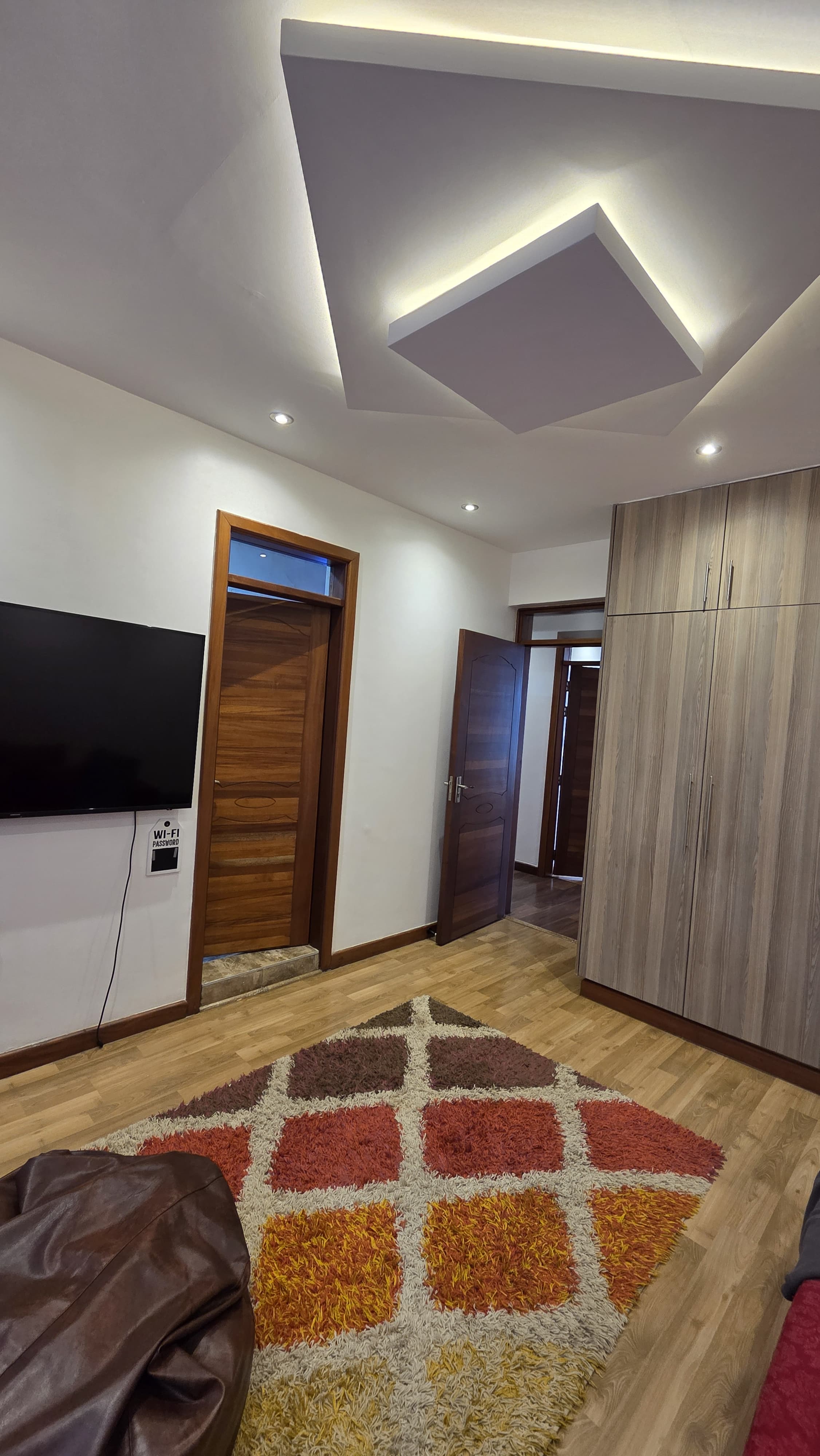 renting--Apartment_Address-Parklands__Nairobi__Kenya_price-285000_Beds-4_Baths-4-150-10