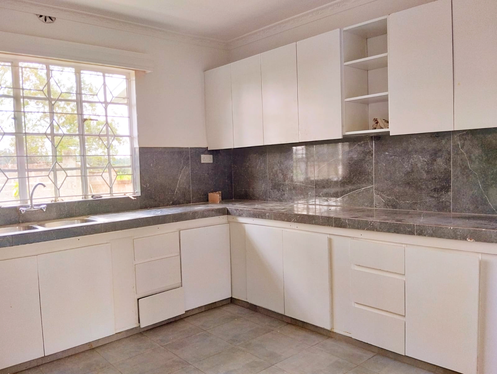 renting--Bungalow_Address-Red_Hill_Dr__Nairobi__Kenya_price-200000_Beds-4_Baths-3-131-3