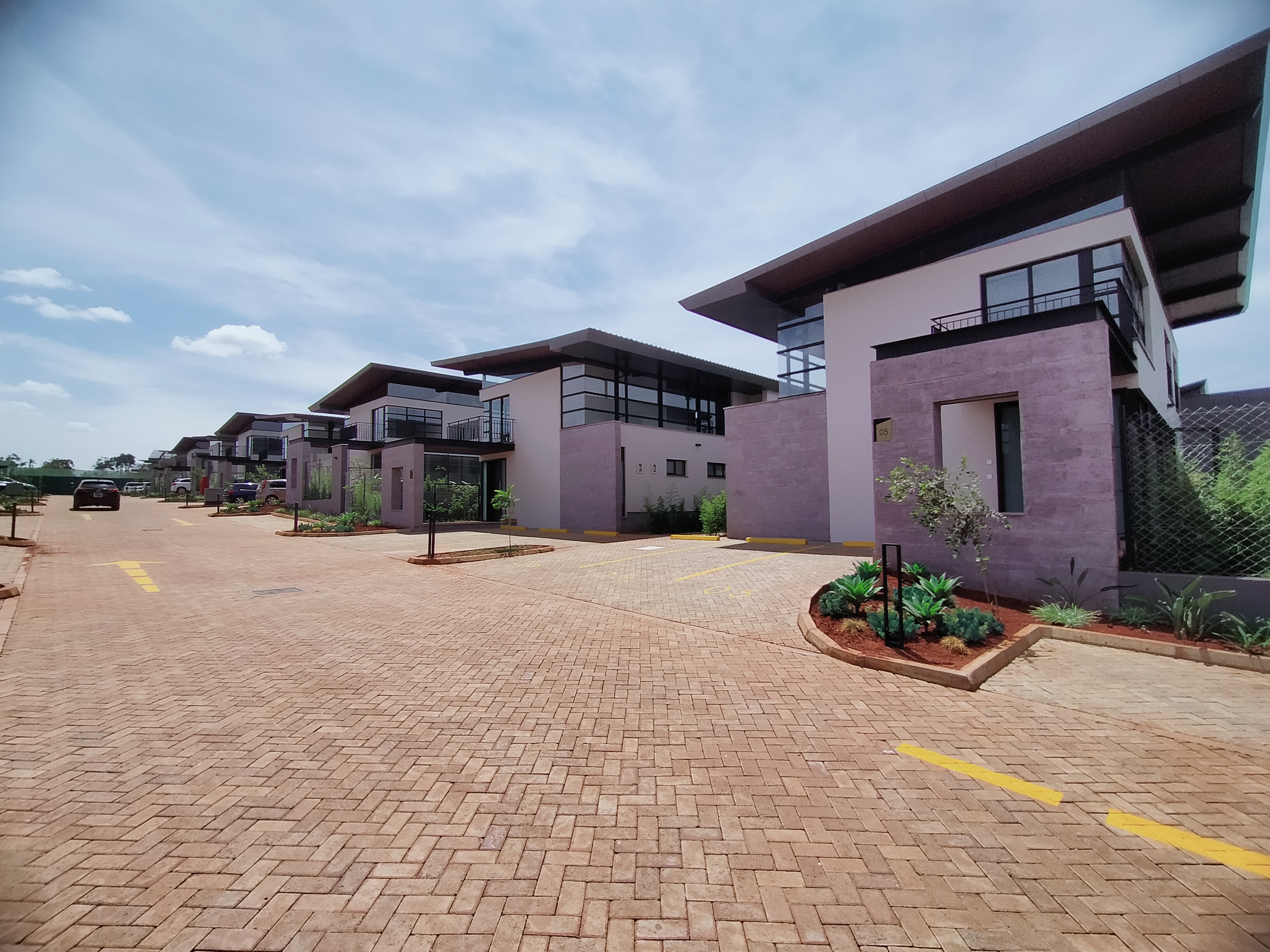 renting--Townhouse_Address-Runda__Nairobi__Kenya_price-270000_Beds-4_Baths-4-18-0