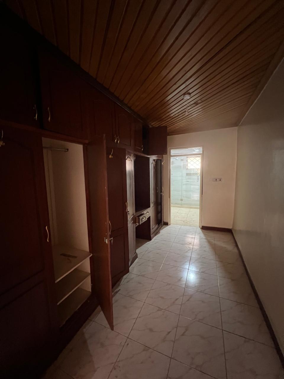 renting--Townhouse_Address-Kileleshwa_Estate__Nairobi__Kenya_price-150000_Beds-4_Baths-4-142-7