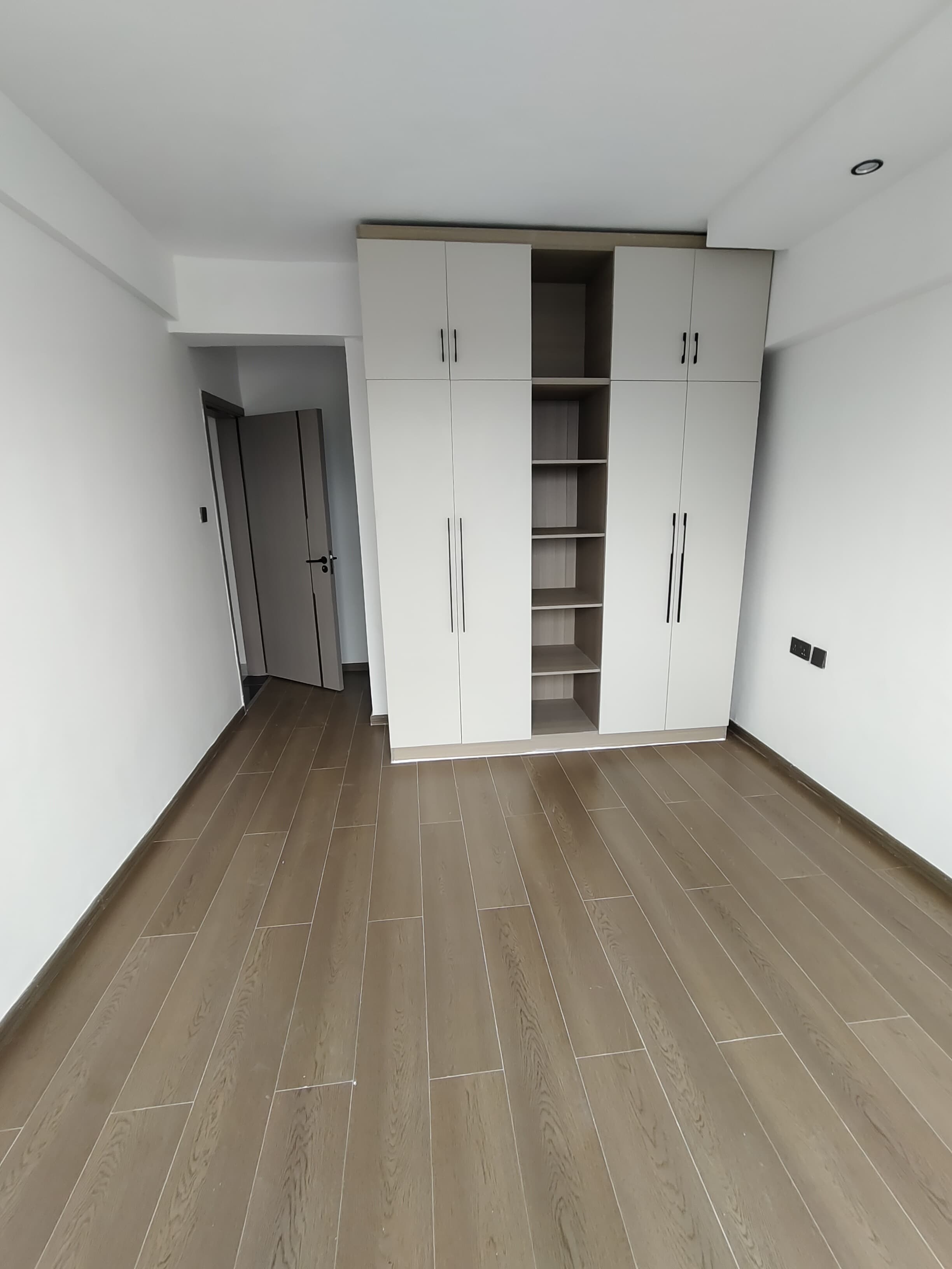 house-on-sale-Kilimani_3_Bedroom_apartment_for_sale_Kes_13_8M-Apartment_Address-Kilimani__Nairobi__Kenya_price-13800000_Beds-3_Baths-2110_32-5