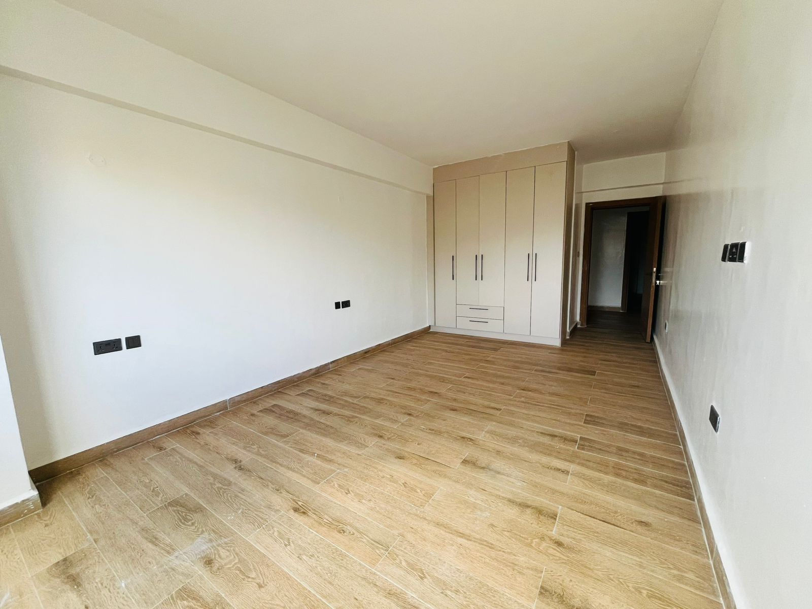 renting--Duplex_Address-General_Mathenge_Drive__Nairobi__Kenya_price-160000_Beds-5_Baths-5-163-13