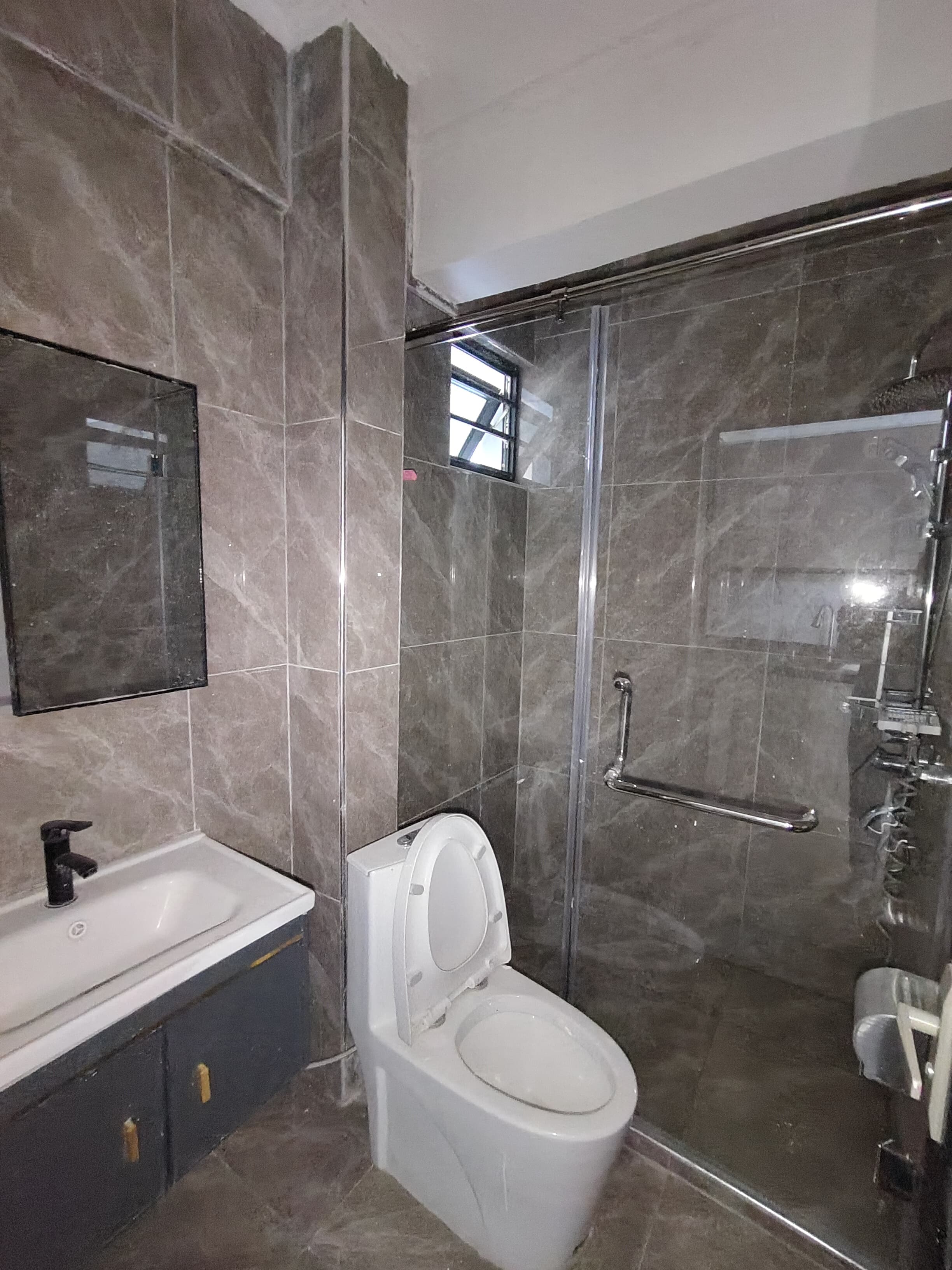 house-on-sale-1_bedroom_apartment_for_sale_in_Kilimani_Kes_5_4M-Apartment_Address-Kilimani__Nairobi__Kenya_price-5400000_Beds-1_Baths-1110_12-2