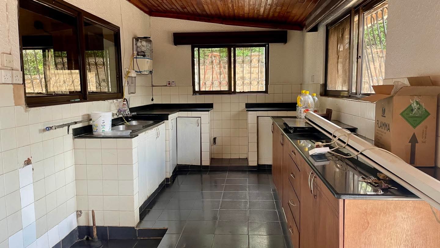 renting--Bungalow_Address-Spring_Valley_Rd__Nairobi__Kenya_price-450000_Beds-5_Baths-4-148-5