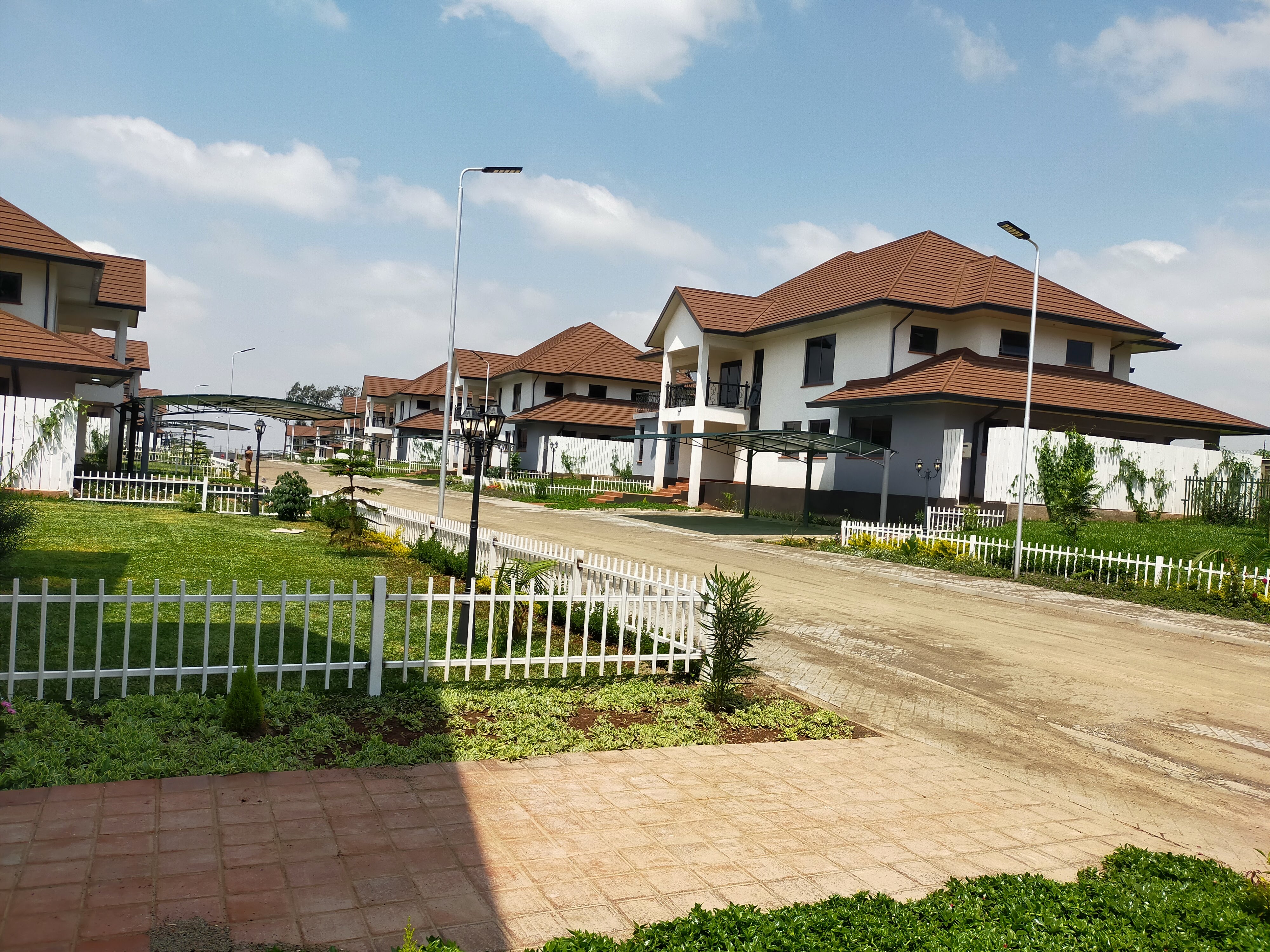renting--Villa_Address-Runda_Evergreen__Nairobi__Kenya_price-325000_Beds-5_Baths-6-17-12