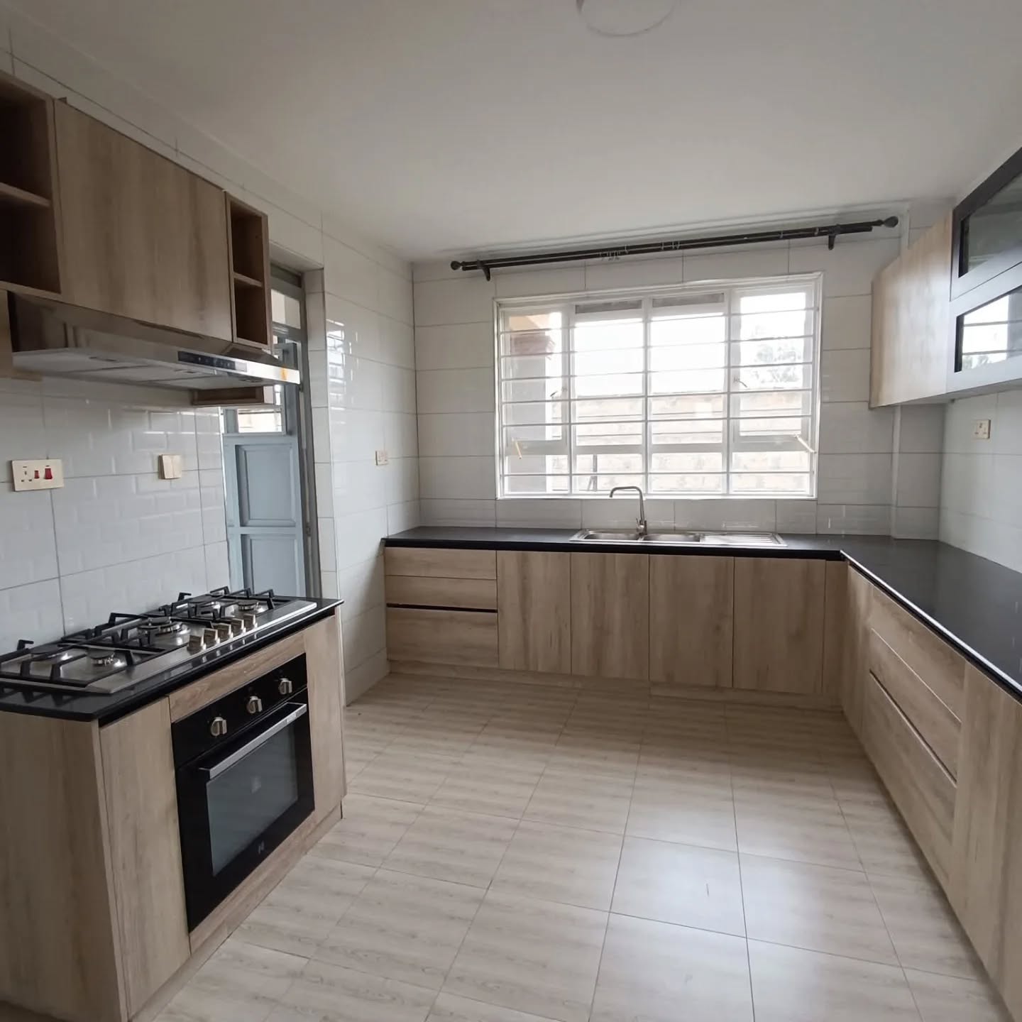 renting--Townhouse_Address-Kitengela__Kenya_price-15000_Beds-2_Baths-1-72-0