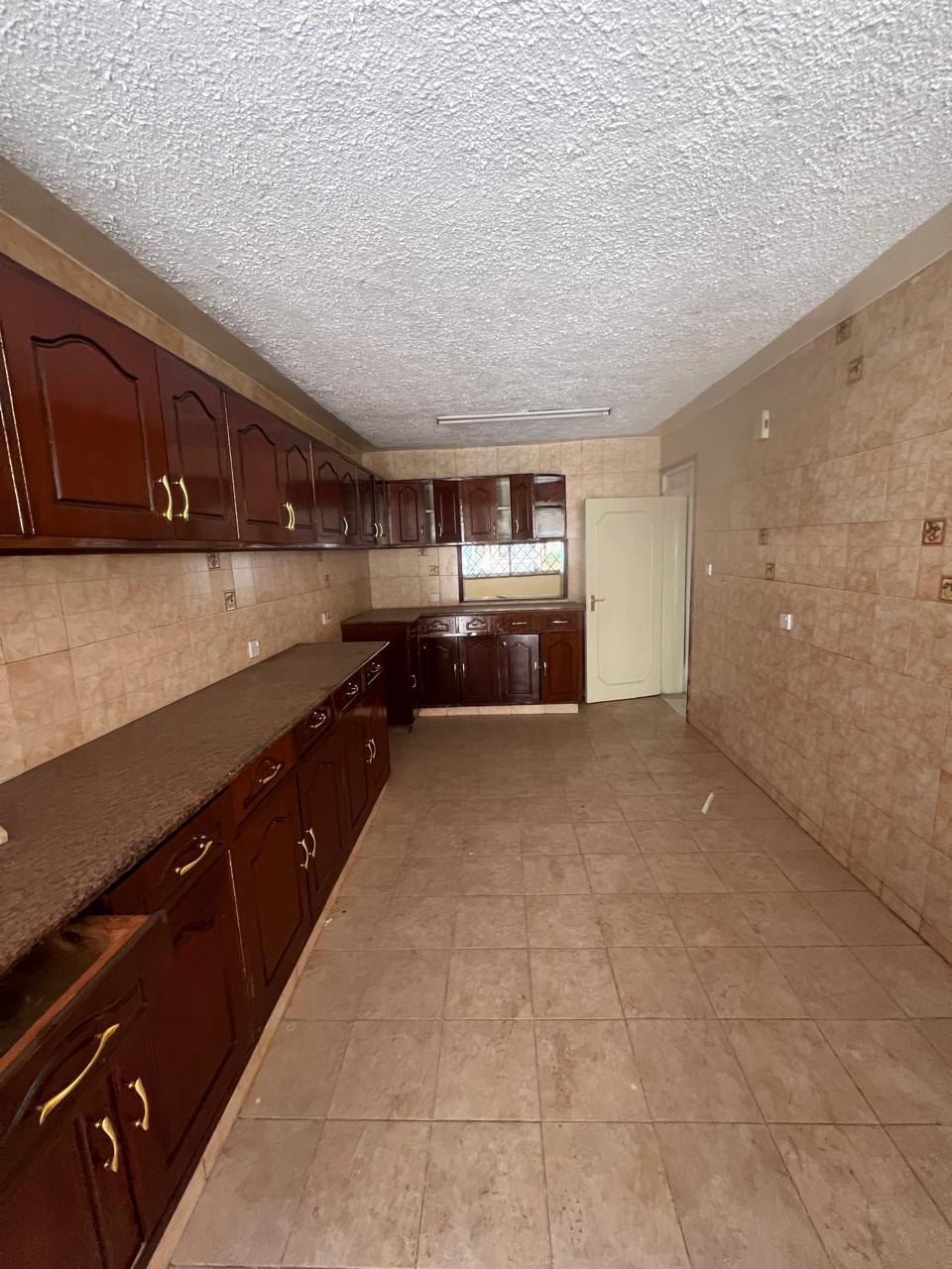 renting--Townhouse_Address-Kileleshwa_Estate__Nairobi__Kenya_price-150000_Beds-4_Baths-4-142-6