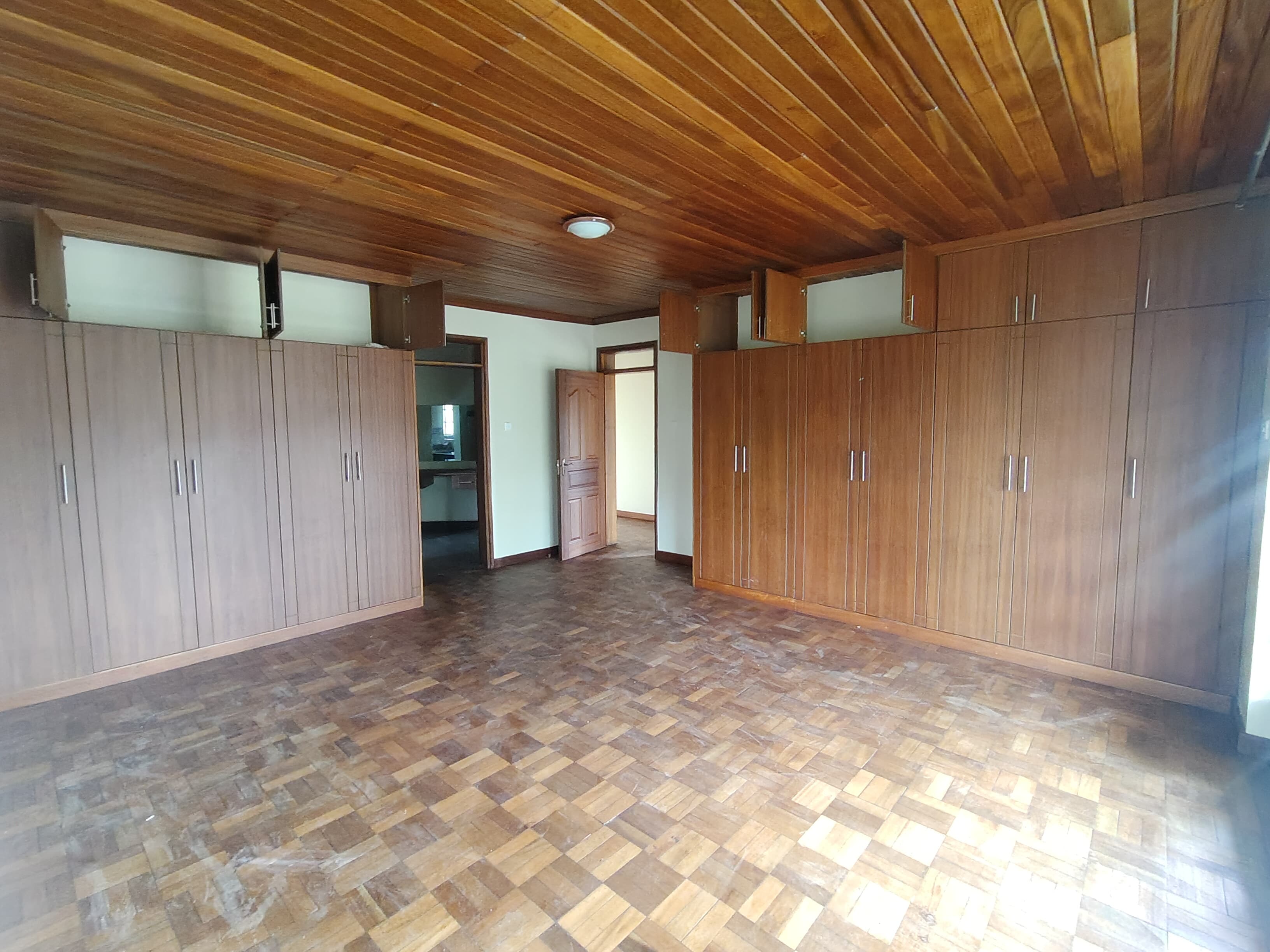 house-on-sale-4_Bedroom_plus_DSQ_Villa_for_sale_in_Karen_Kes_85M-Villa_Address-Karen__Nairobi__Kenya_price-85000000_Beds-4_Baths-5110_22-16