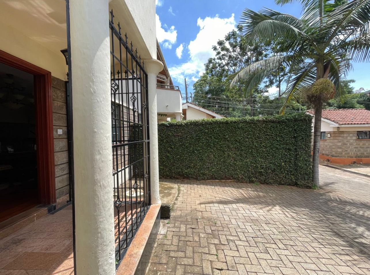 renting--Townhouse_Address-Kileleshwa_Estate__Nairobi__Kenya_price-200000_Beds-4_Baths-4-141-12