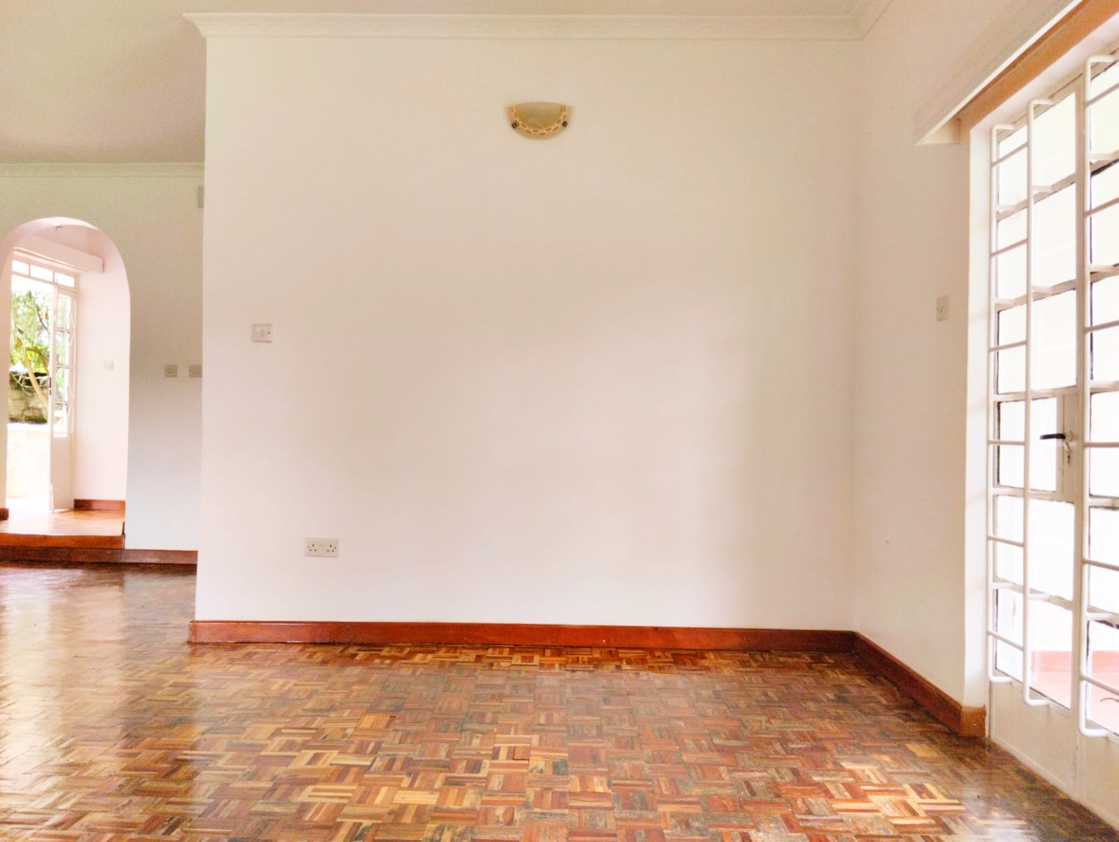 renting--Bungalow_Address-Red_Hill_Dr__Nairobi__Kenya_price-200000_Beds-4_Baths-3-131-1