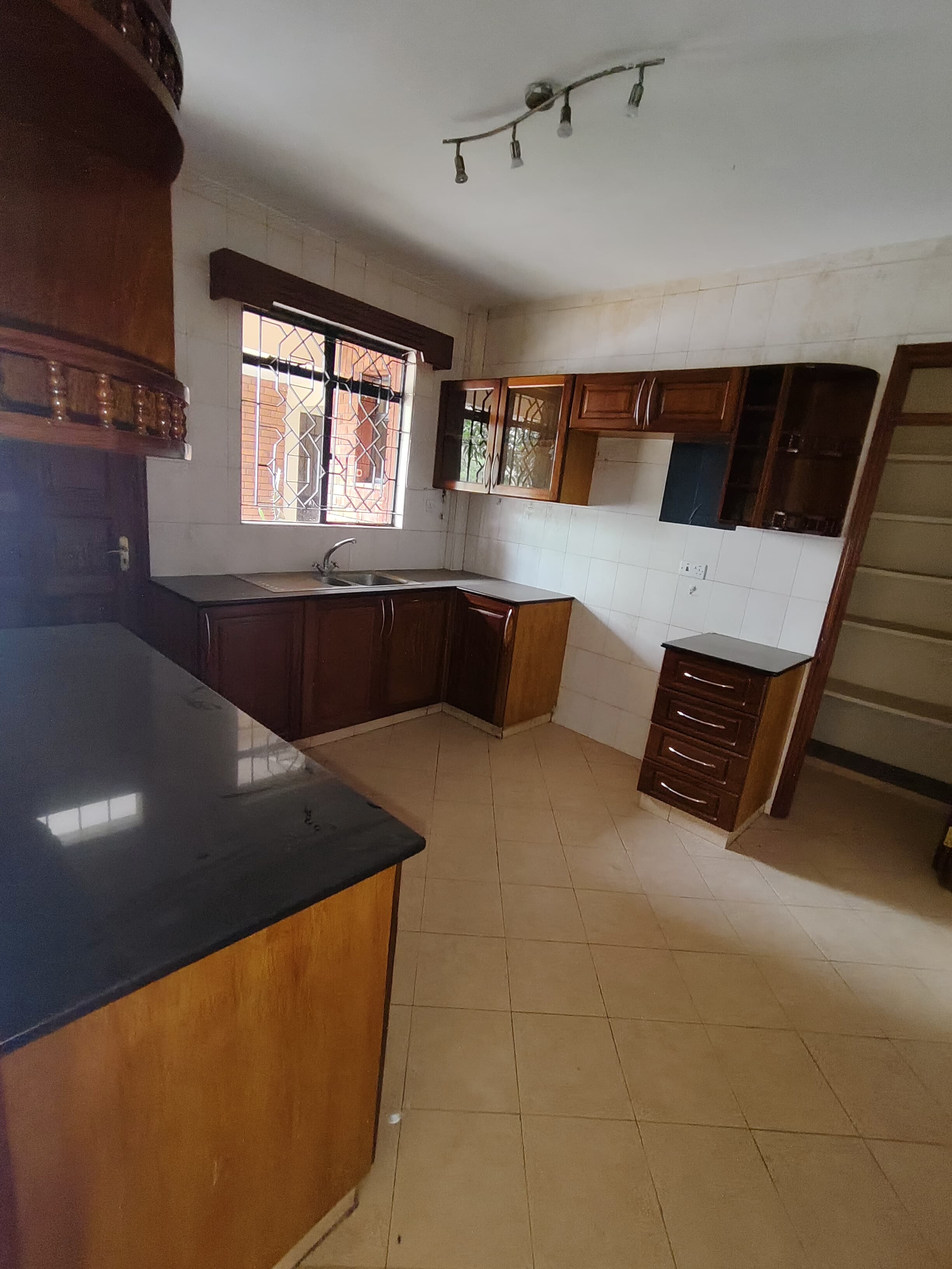 house-on-sale-2_bedroom_apartment_for_sale_Riverside_Drive_Kes_15M-Apartment_Address-Riverside_Dr__Nairobi__Kenya_price-15000000_Beds-2_Baths-1110_39-10