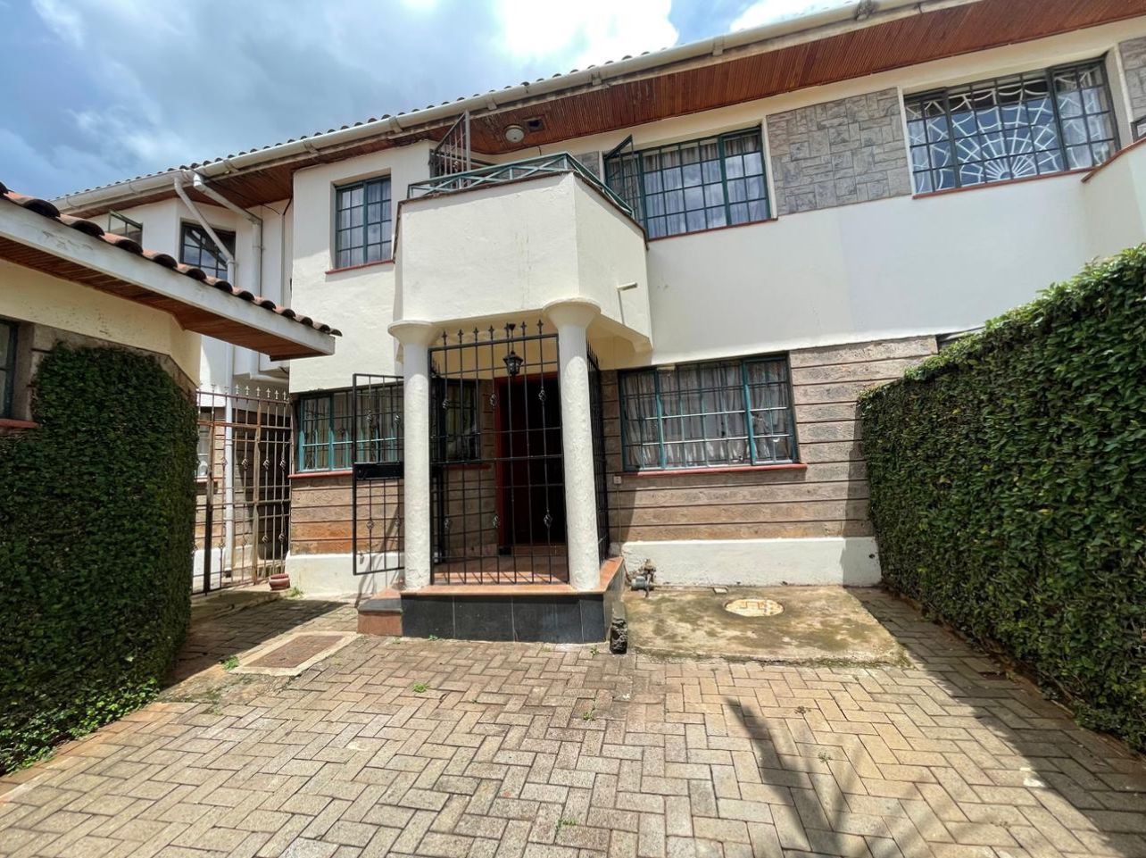 renting--Townhouse_Address-Kileleshwa_Estate__Nairobi__Kenya_price-200000_Beds-4_Baths-4-141-0