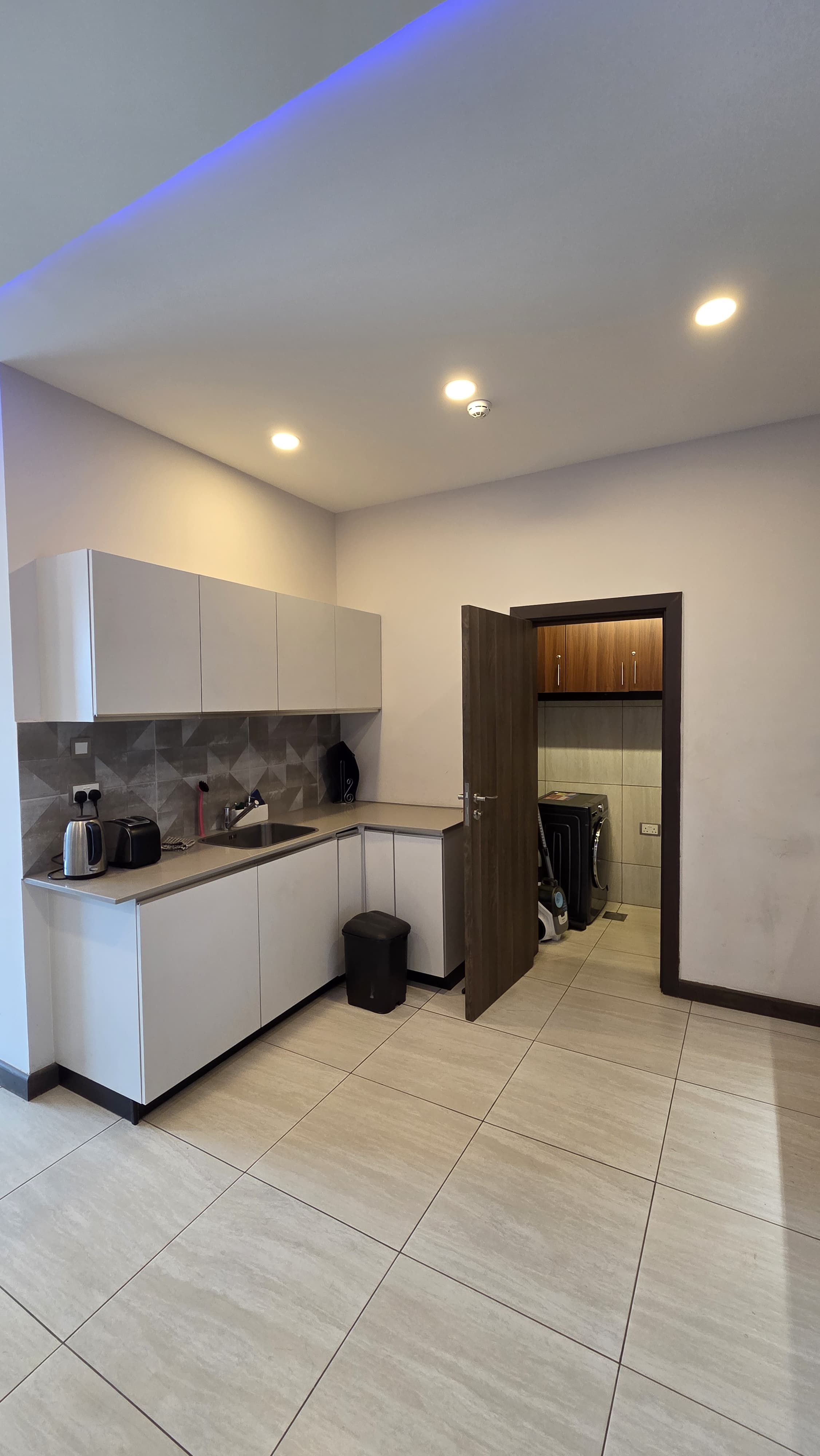 renting--Apartment_Address-Westlands__Nairobi__Kenya_price-350000_Beds-2_Baths-2-129-3
