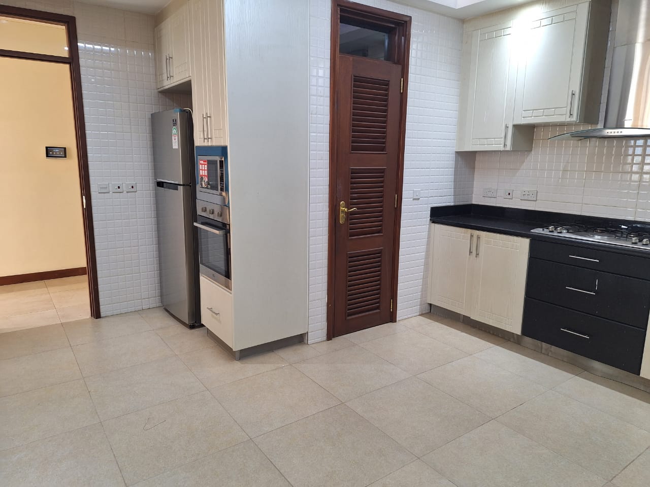 renting-Magnificent_4_Bedrooms_Apartments_in_Parklands_-apartment_Address-Parklands__Nairobi__Kenya_price-170000_Beds-4_Baths-4-6-3