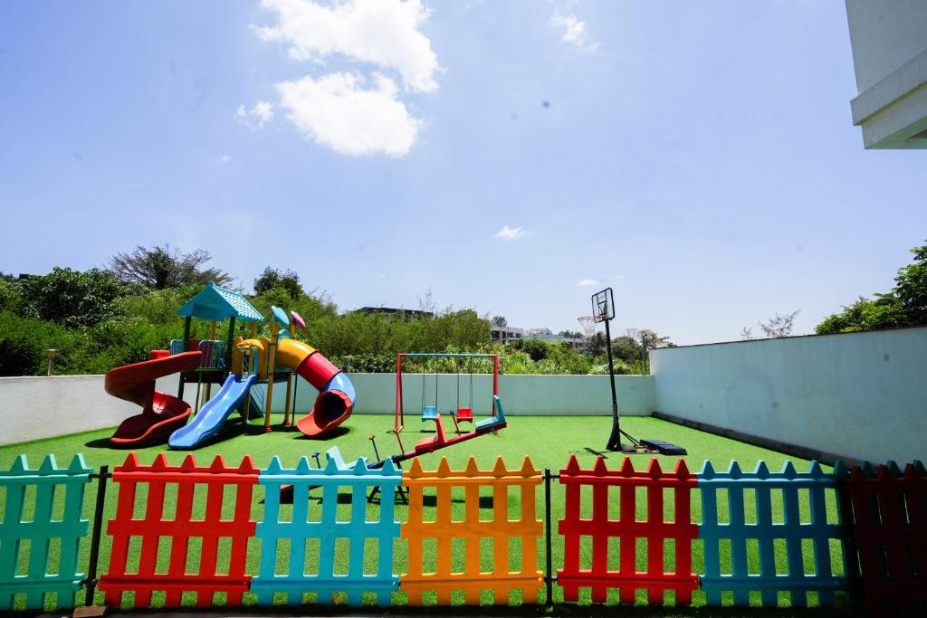 renting--Apartment_Address-Two_Rivers_Cres__Kenya_price-350000_Beds-1_Baths-1-126-11