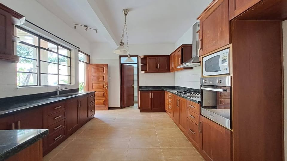 renting--Townhouse_Address-Shanzu_Rd__Nairobi__Kenya_price-280000_Beds-4_Baths-4-155-1