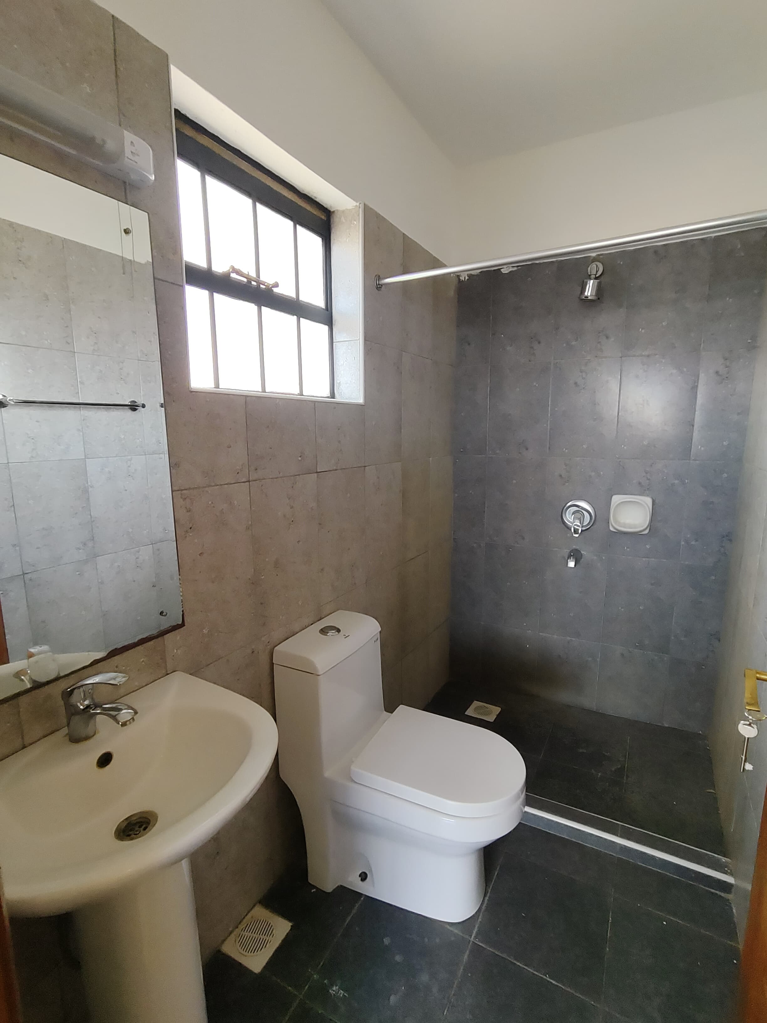 house-on-sale-3_Bedroom_apartment_for_sale_Ngong_road_Kes_11M-Apartment_Address-Ngong_Rd__Nairobi__Kenya_price-11000000_Beds-3_Baths-2120_30-5