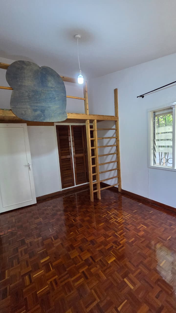 renting--Townhouse_Address-Kitisuru_Estate__Nairobi__Kenya_price-390000_Beds-4_Baths-2-149-13