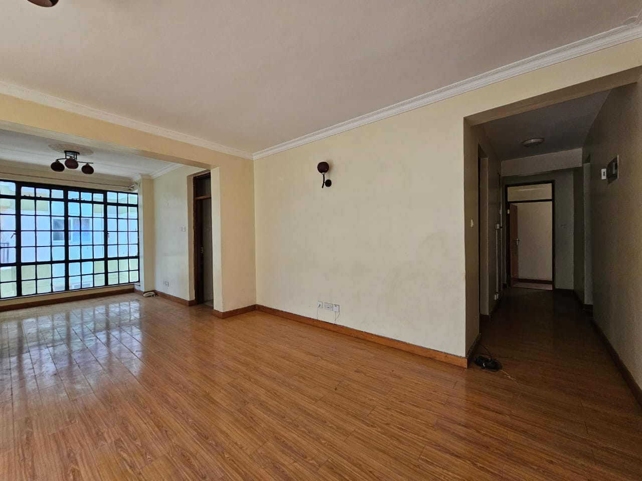 renting-Spacious_3_Bedrooms_Ensuite_With_Servant_Quarter_Ideal_Families-apartment_Address-Lavington__Nairobi__Kenya_price-100000_Beds-3_Baths-3-135-4