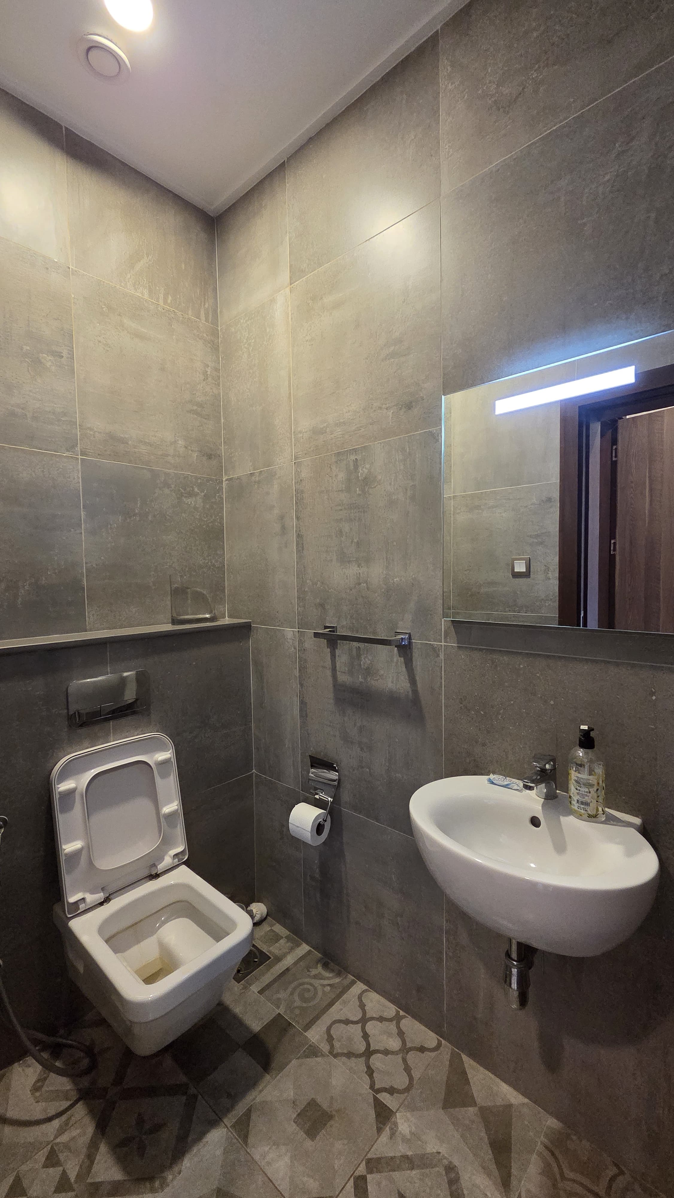 renting--Apartment_Address-Westlands__Nairobi__Kenya_price-350000_Beds-2_Baths-2-129-8