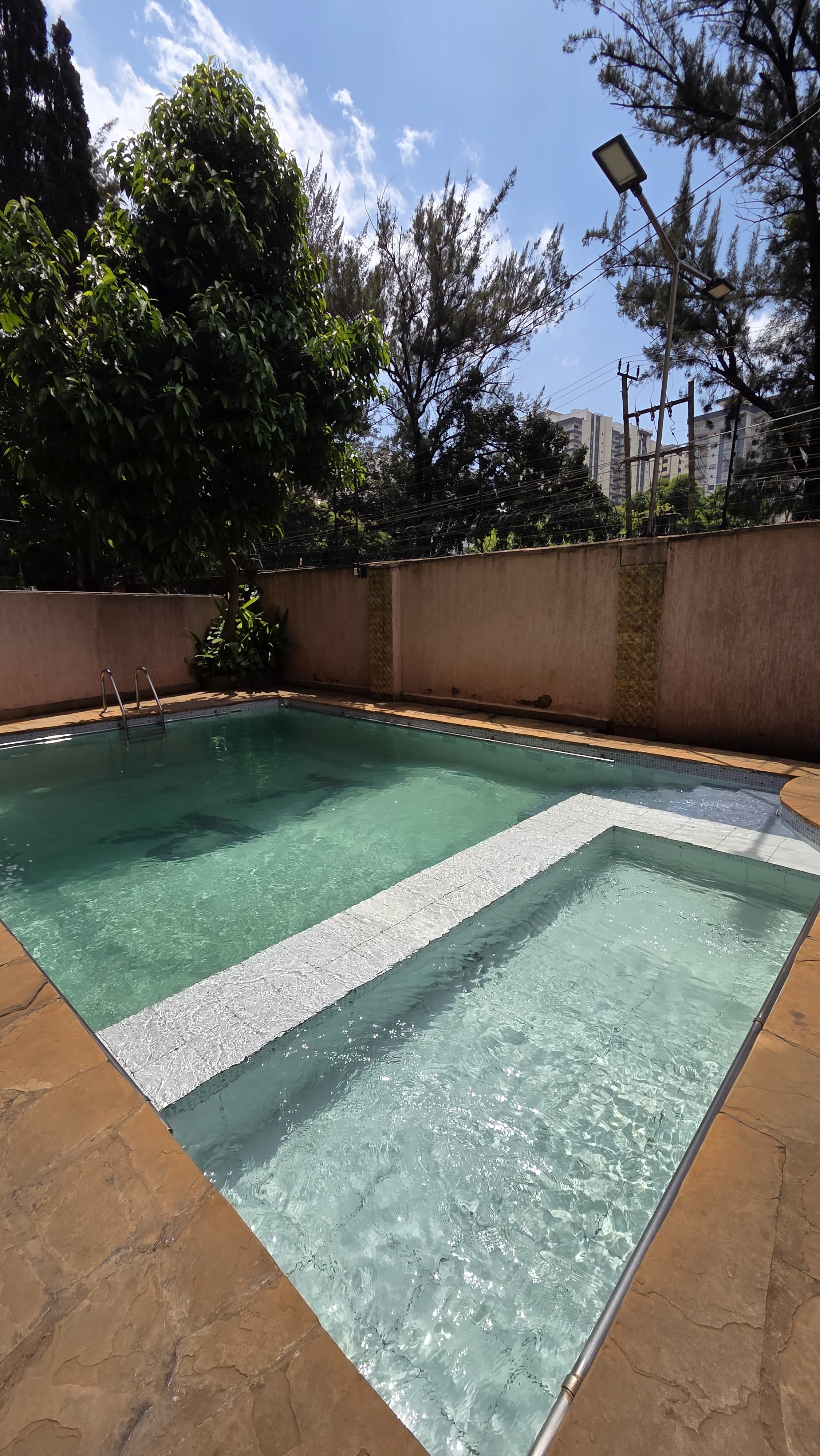 renting--Apartment_Address-Parklands__Nairobi__Kenya_price-285000_Beds-4_Baths-4-150-15