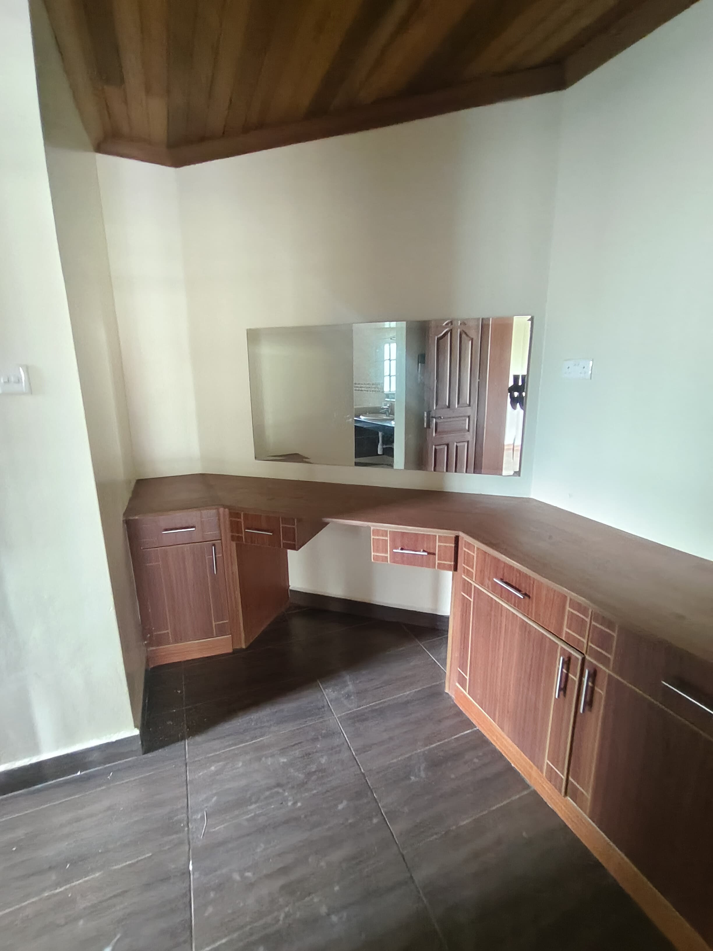 house-on-sale-4_Bedroom_plus_DSQ_Villa_for_sale_in_Karen_Kes_85M-Villa_Address-Karen__Nairobi__Kenya_price-85000000_Beds-4_Baths-5110_22-19