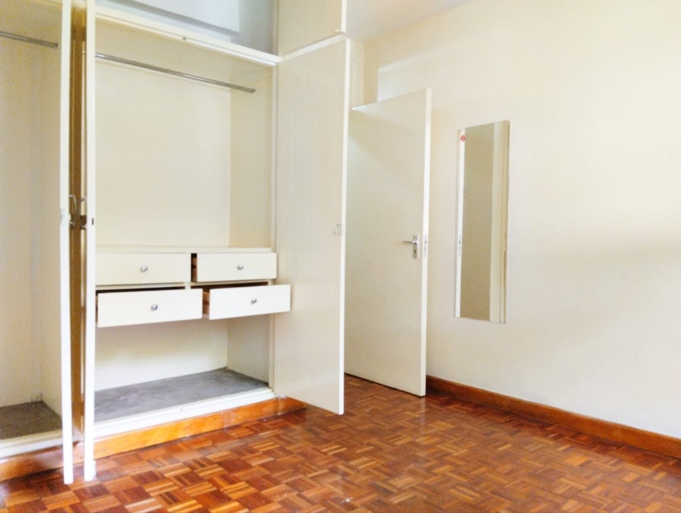 renting--Apartment_Address-State_House_Rd__Nairobi__Kenya_price-100000_Beds-2_Baths-2-158-8
