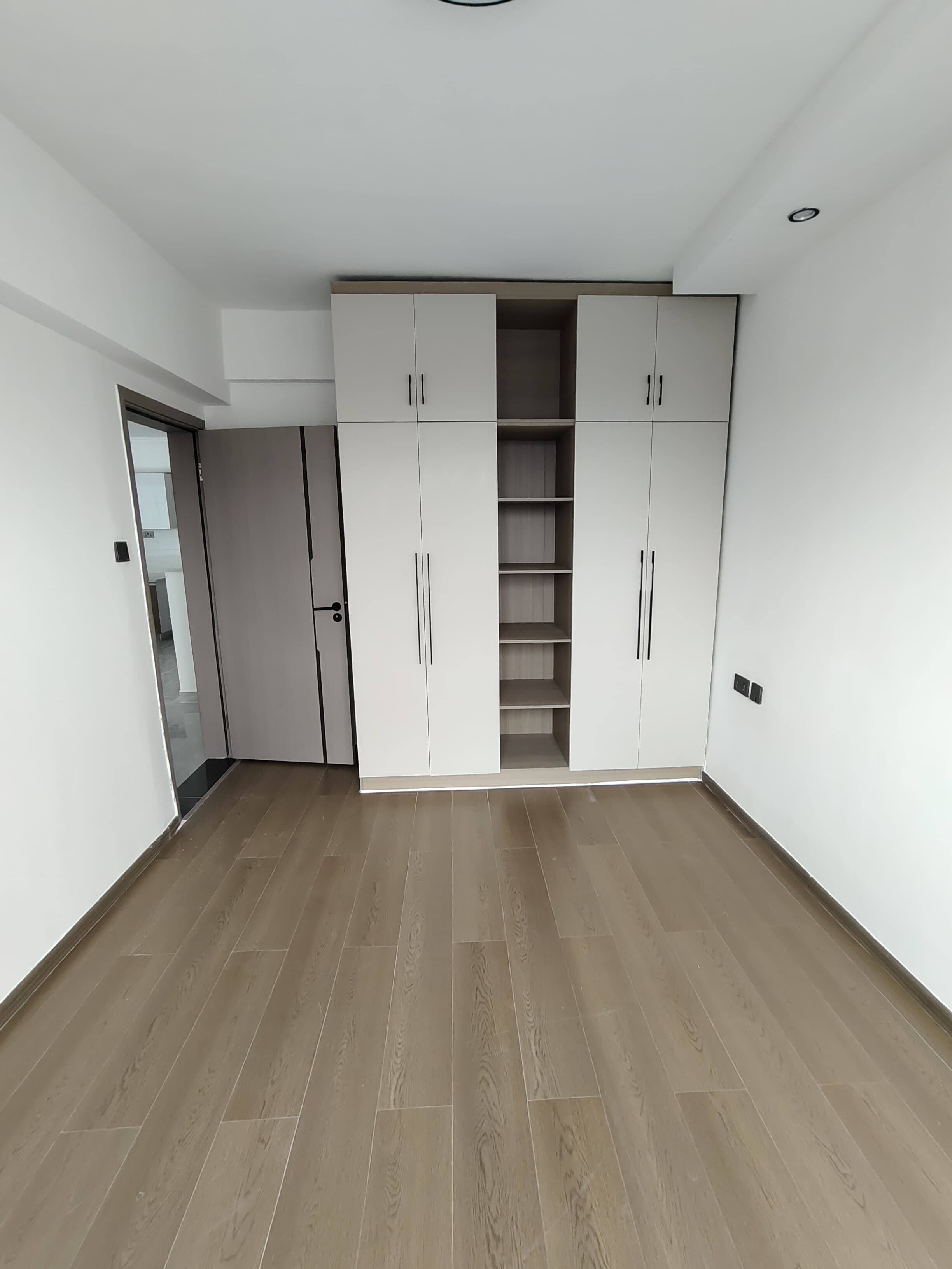 house-on-sale-Kilimani_3_Bedroom_apartment_for_sale_Kes_13_8M-Apartment_Address-Kilimani__Nairobi__Kenya_price-13800000_Beds-3_Baths-2110_32-8