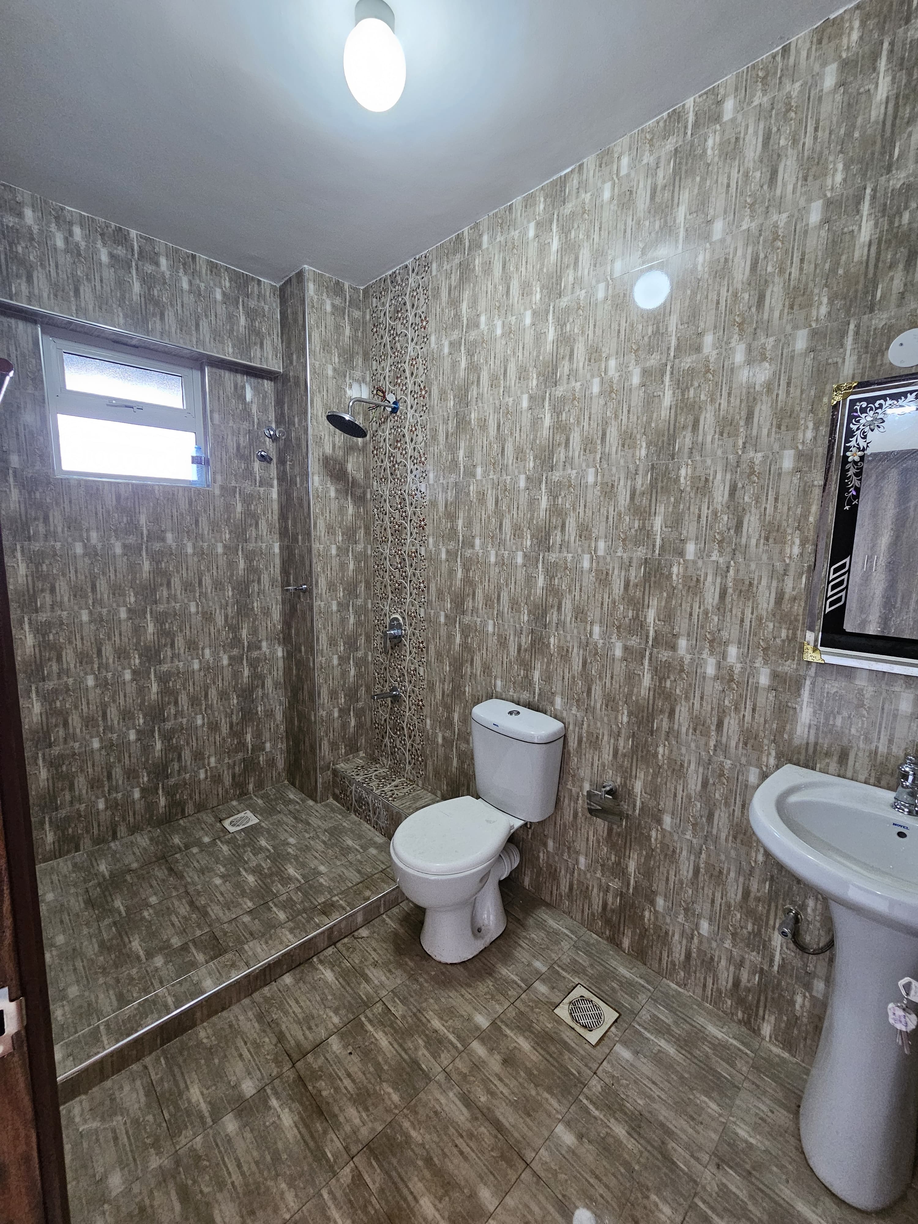 renting--Apartment_Address-Parklands__Nairobi__Kenya_price-135000_Beds-4_Baths-4-123-11