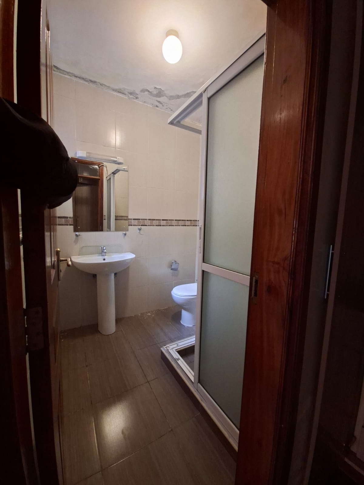 renting--Apartment_Address-Riverside_Dr__Nairobi__Kenya_price-85000_Beds-2_Baths-2-170-4