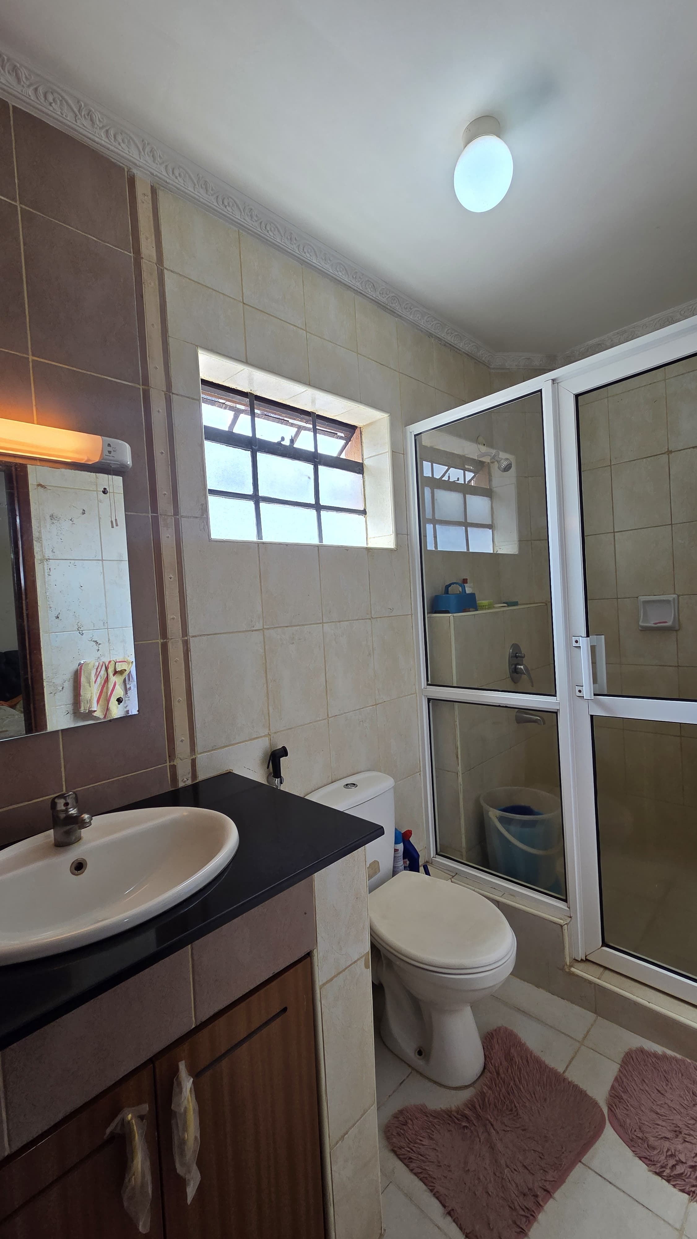 house-on-sale-Spacious_3_Bedroom_Apartment_For_Sale_In_Parklands-Apartment_Address-Parklands__Nairobi__Kenya_price-18000000_Beds-1_Baths-1111_74-8