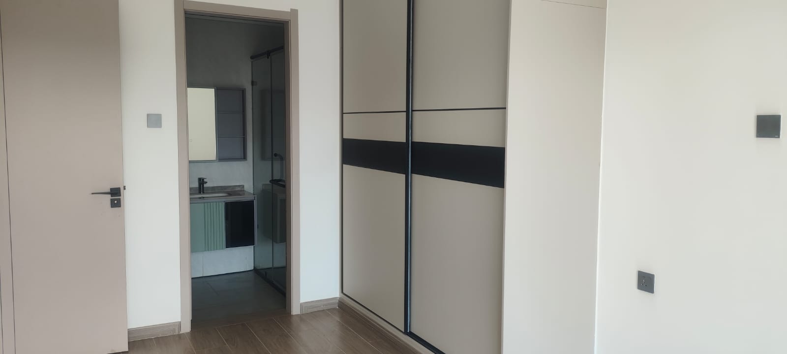 renting--Apartment_Address-Kilimani_Estate__Nairobi__Kenya_price-100000_Beds-2_Baths-2-110-6