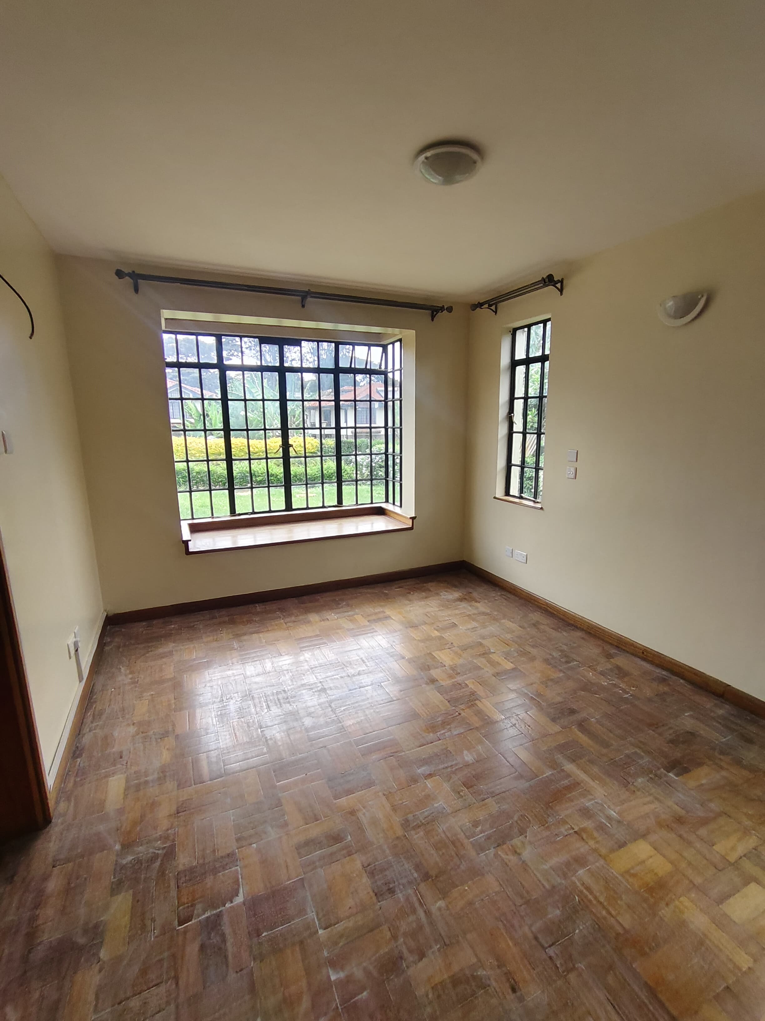 house-on-sale-4_Bedroom_plus_DSQ_Villa_for_sale_in_Karen_Kes_85M-Villa_Address-Karen__Nairobi__Kenya_price-85000000_Beds-4_Baths-5110_22-21